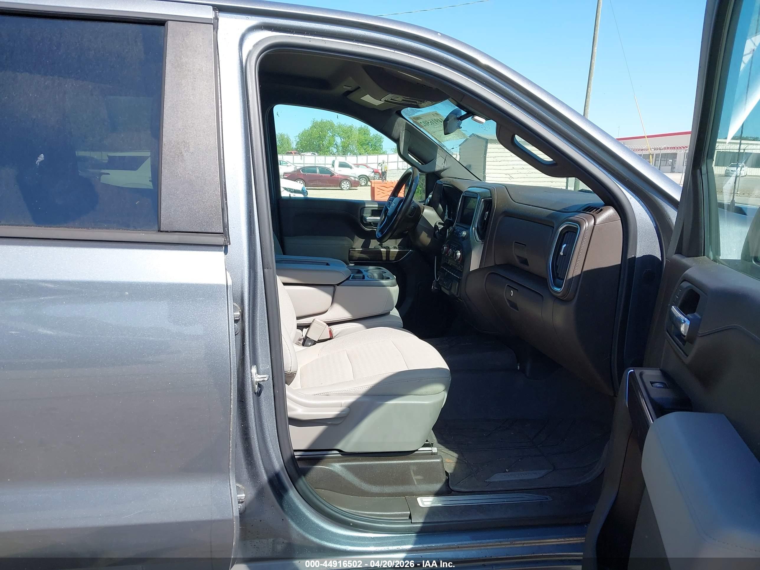 CHEVROLET SILVERADO image 5