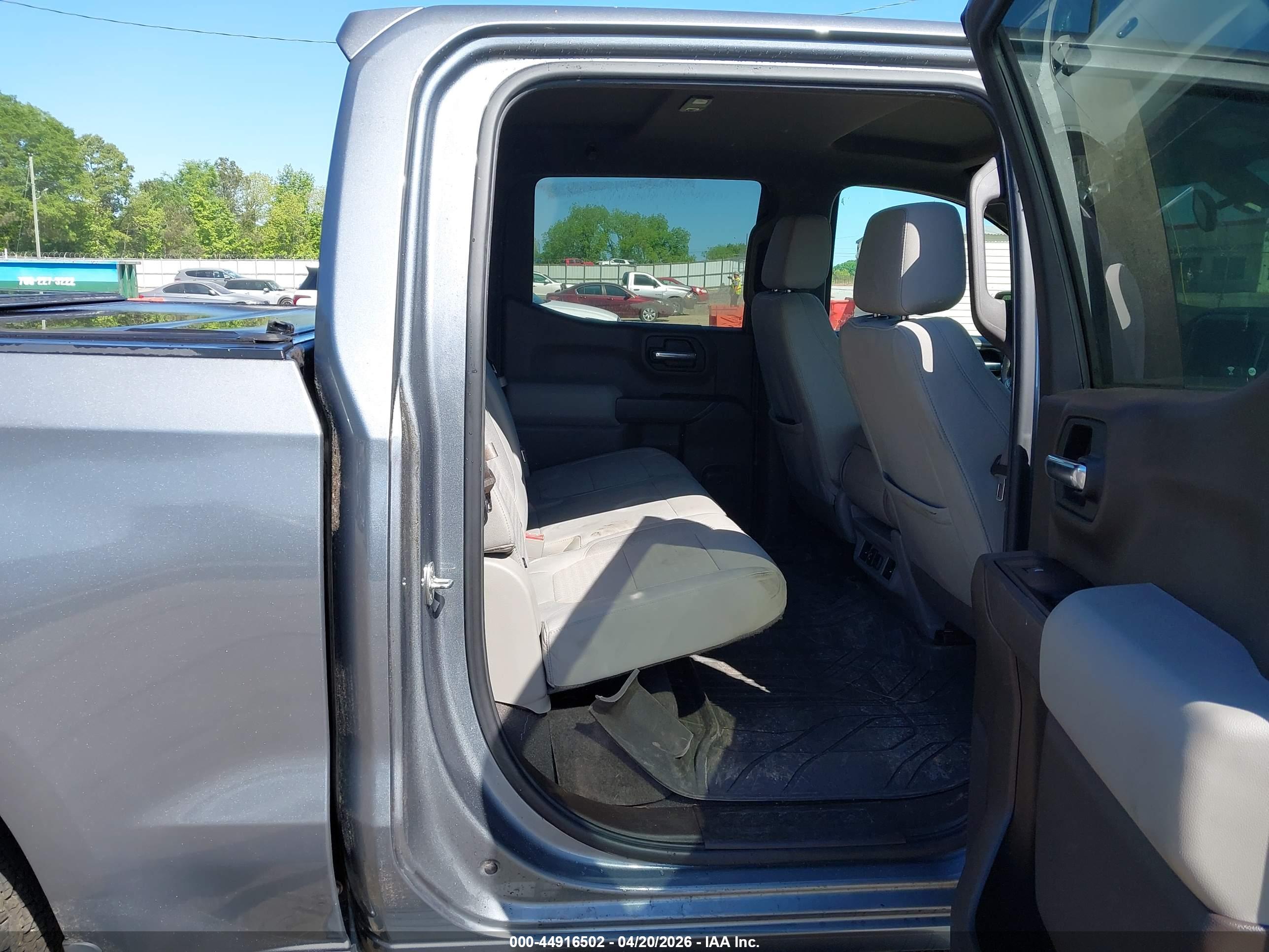CHEVROLET SILVERADO image 8