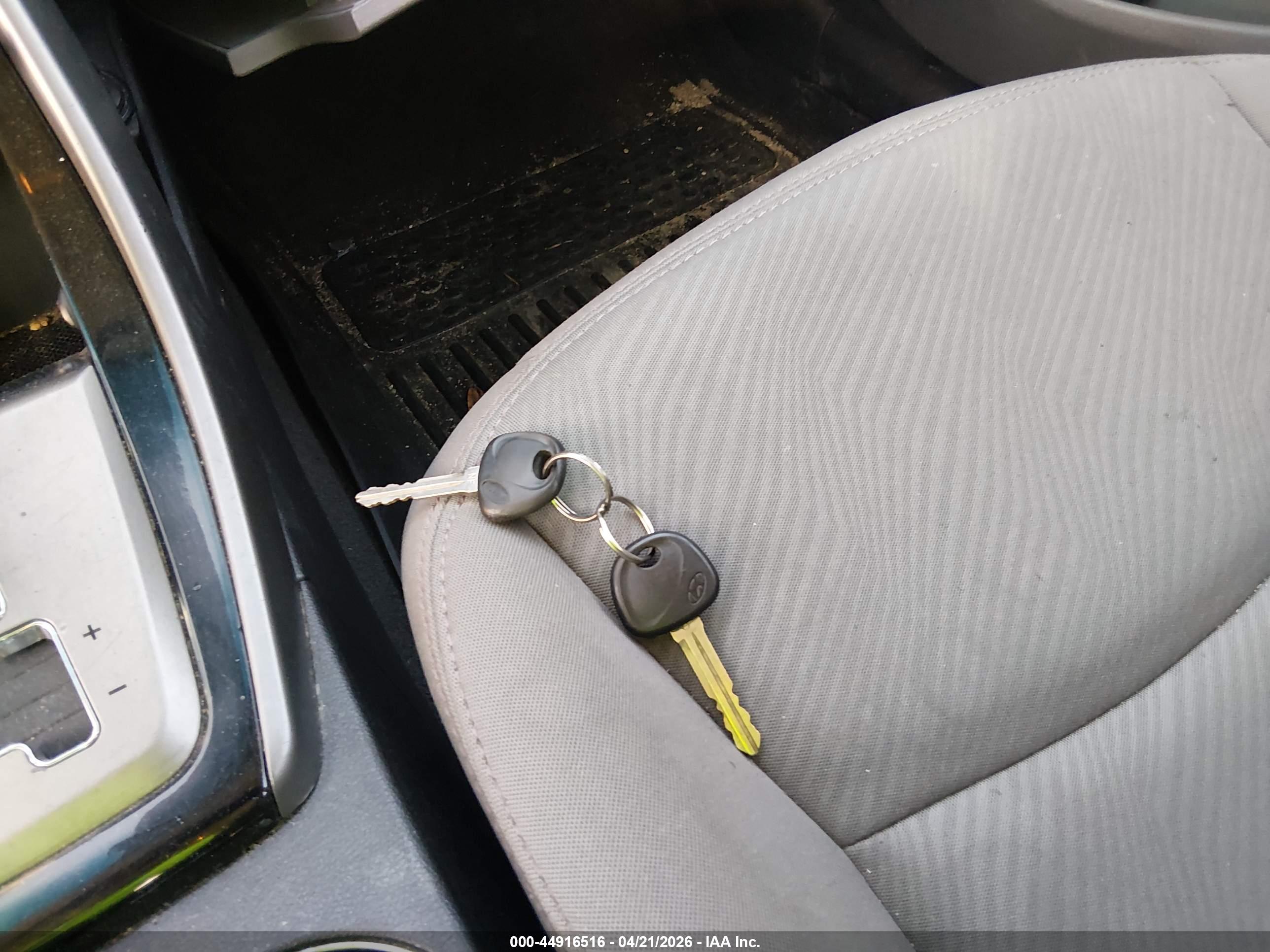 HYUNDAI ELANTRA image 11