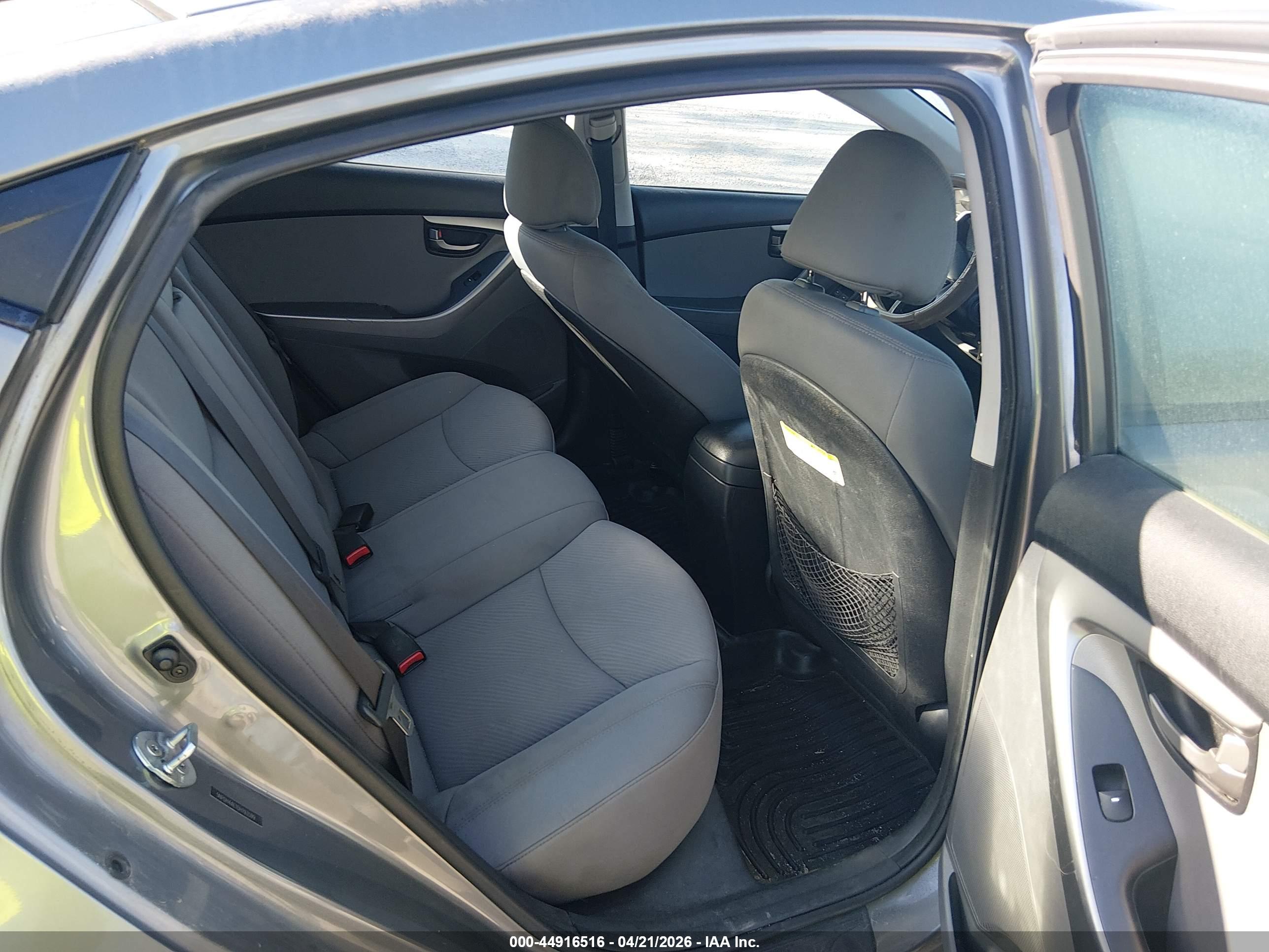 HYUNDAI ELANTRA image 8