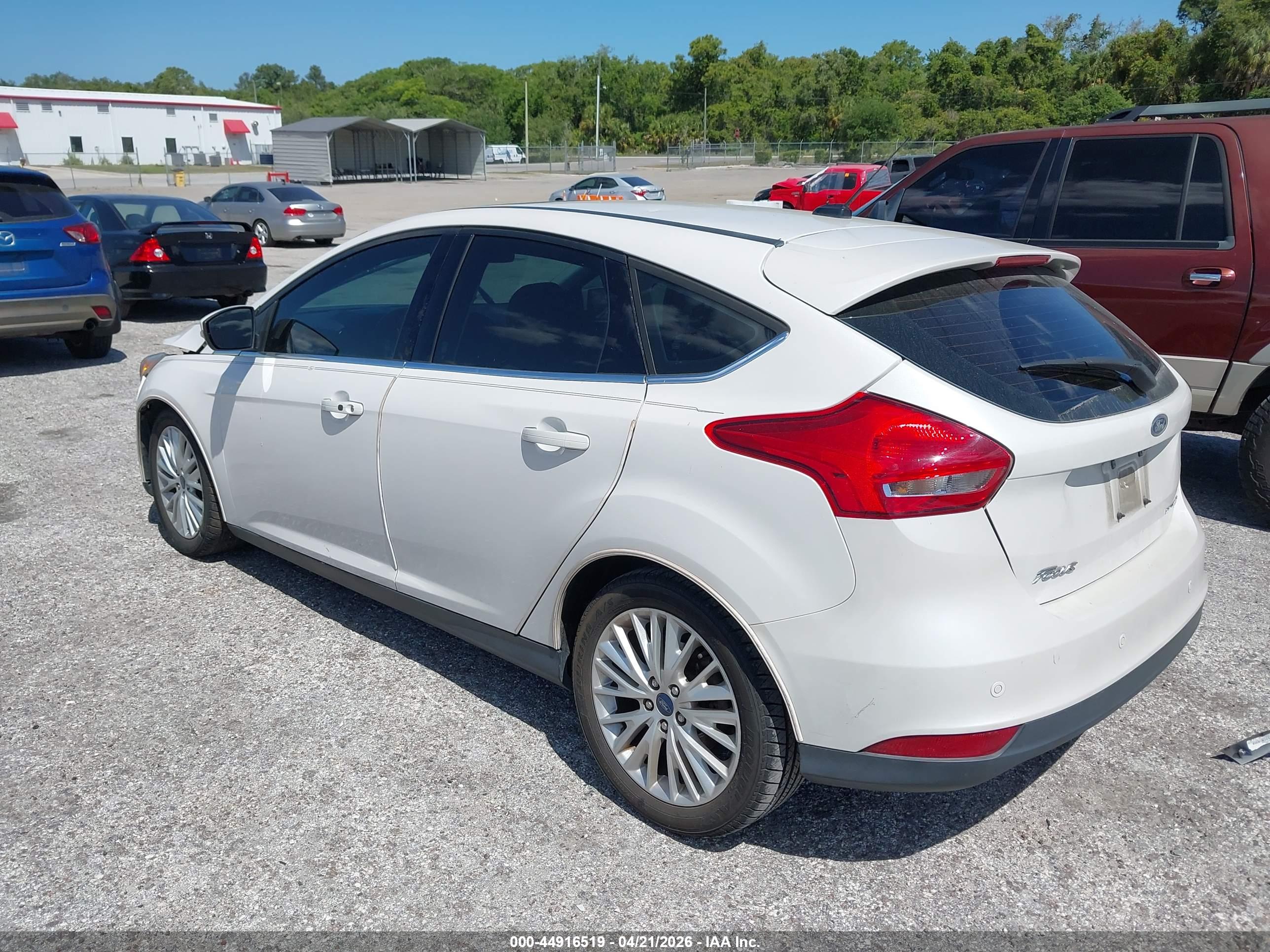 FORD FOCUS image 3