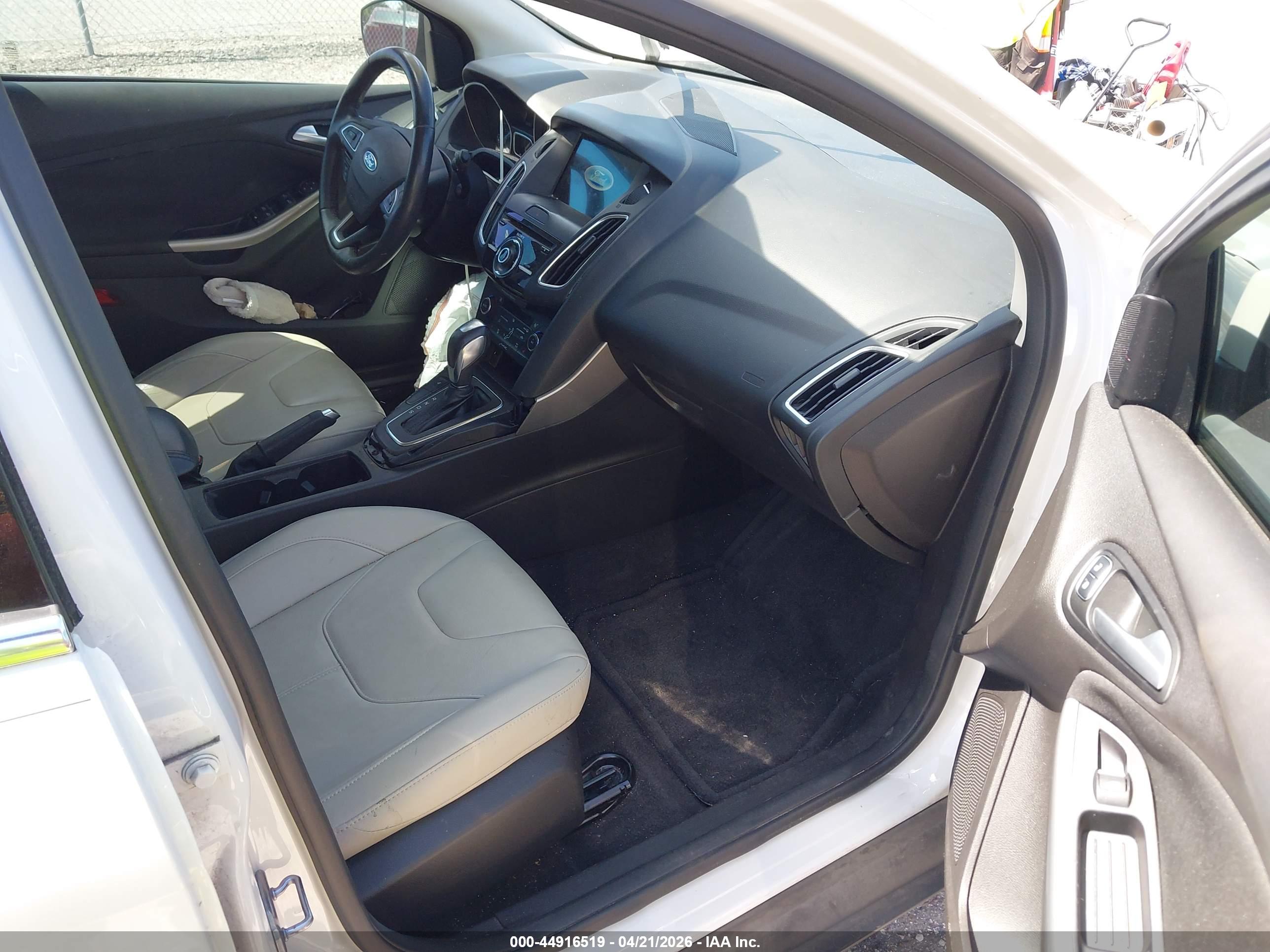 FORD FOCUS image 5