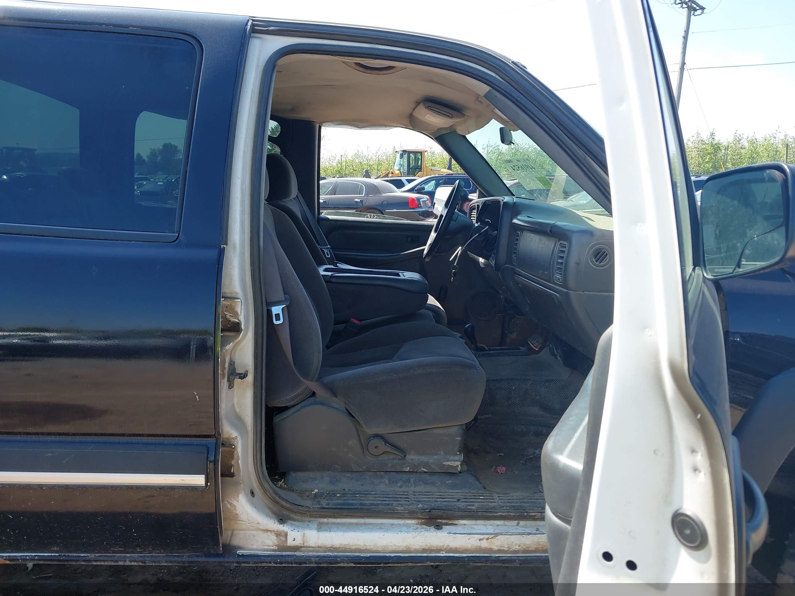 CHEVROLET SILVERADO image 5