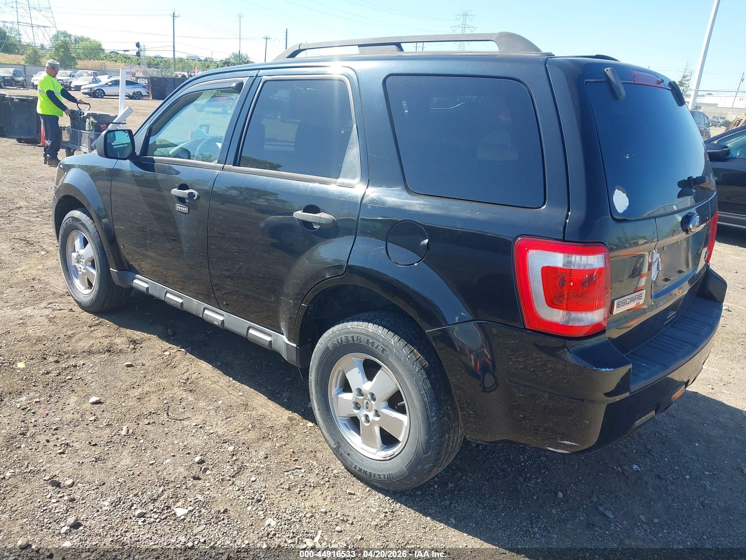 FORD ESCAPE image 3