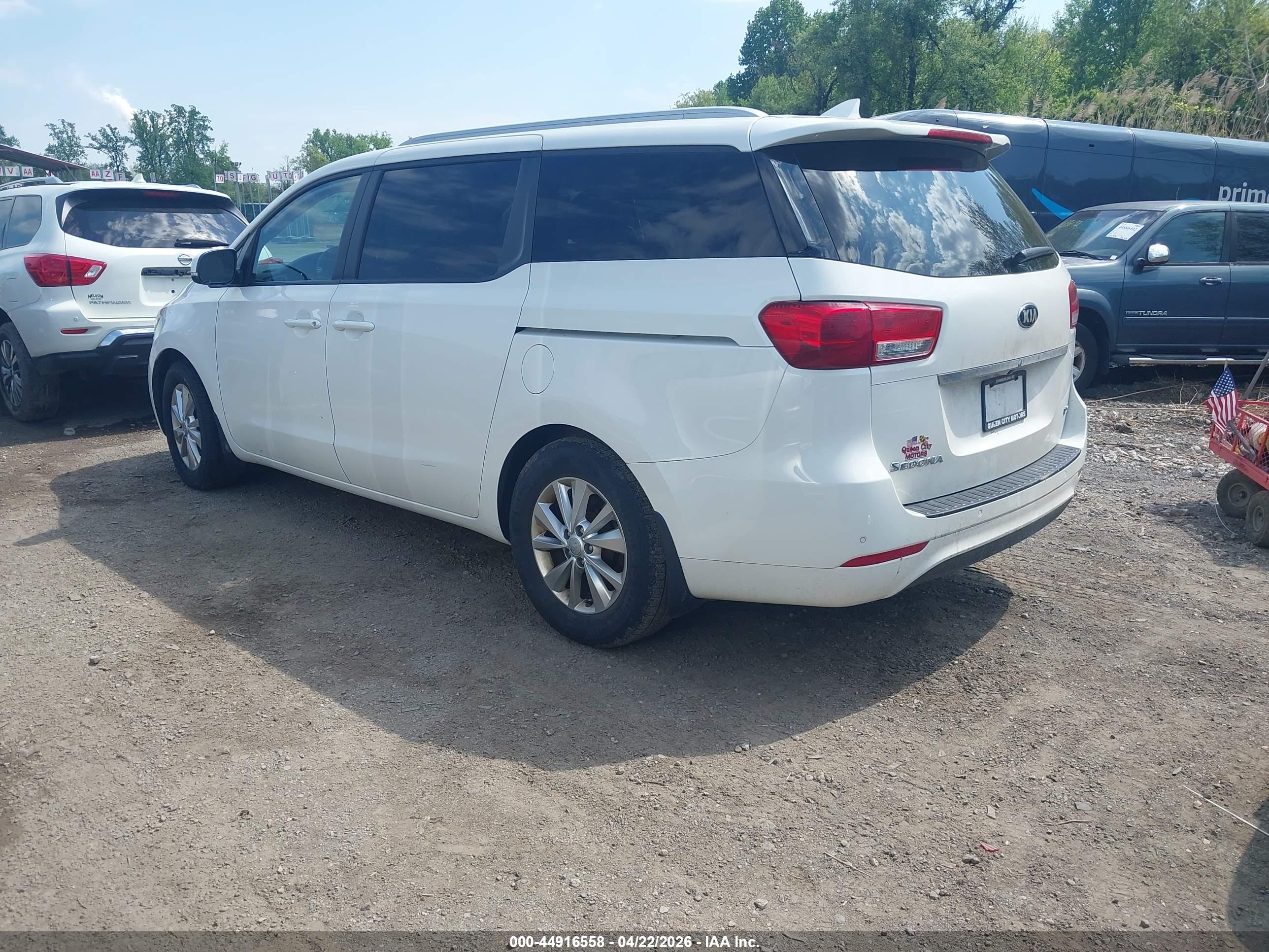 KIA SEDONA image 3