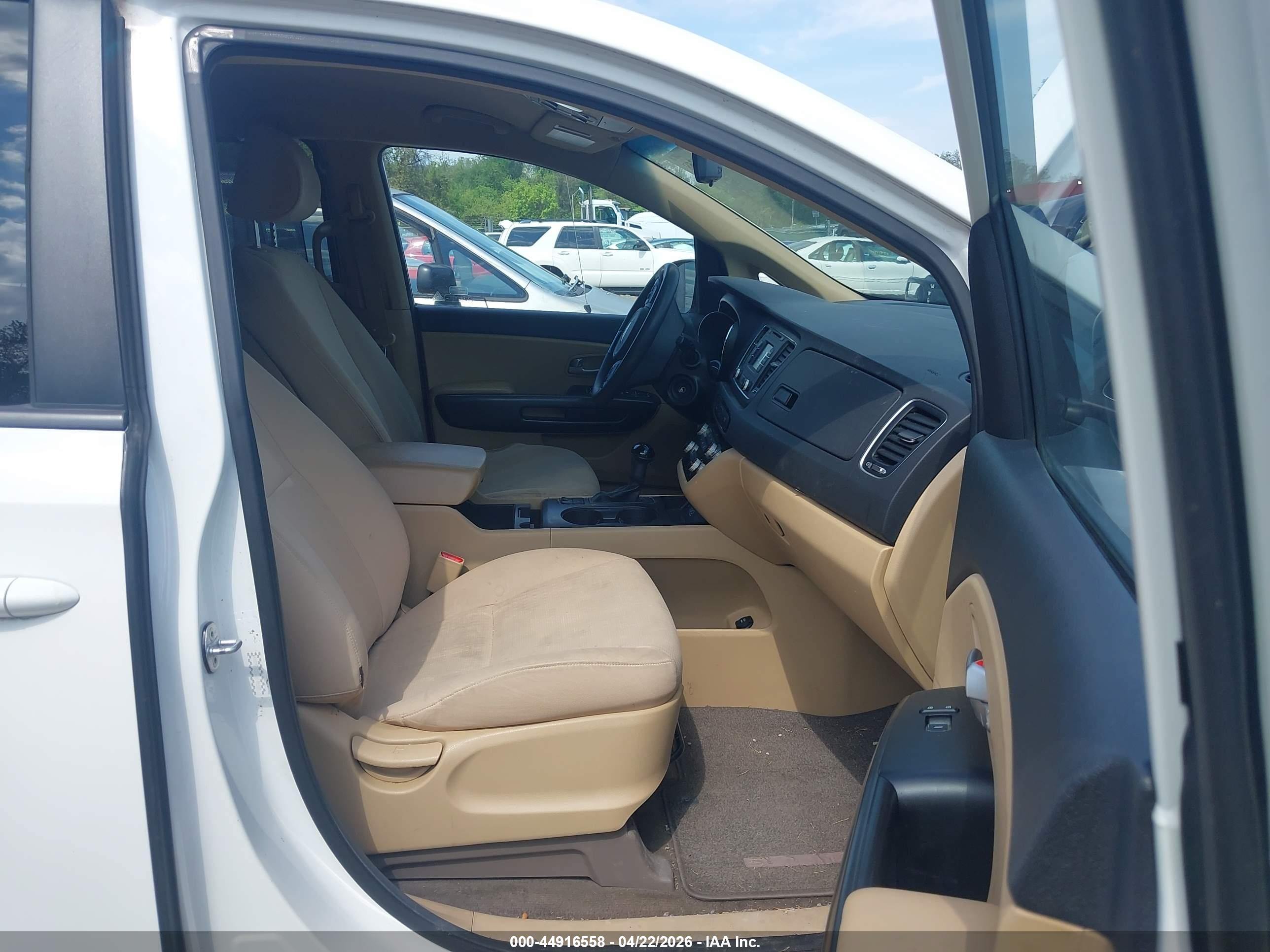 KIA SEDONA image 5