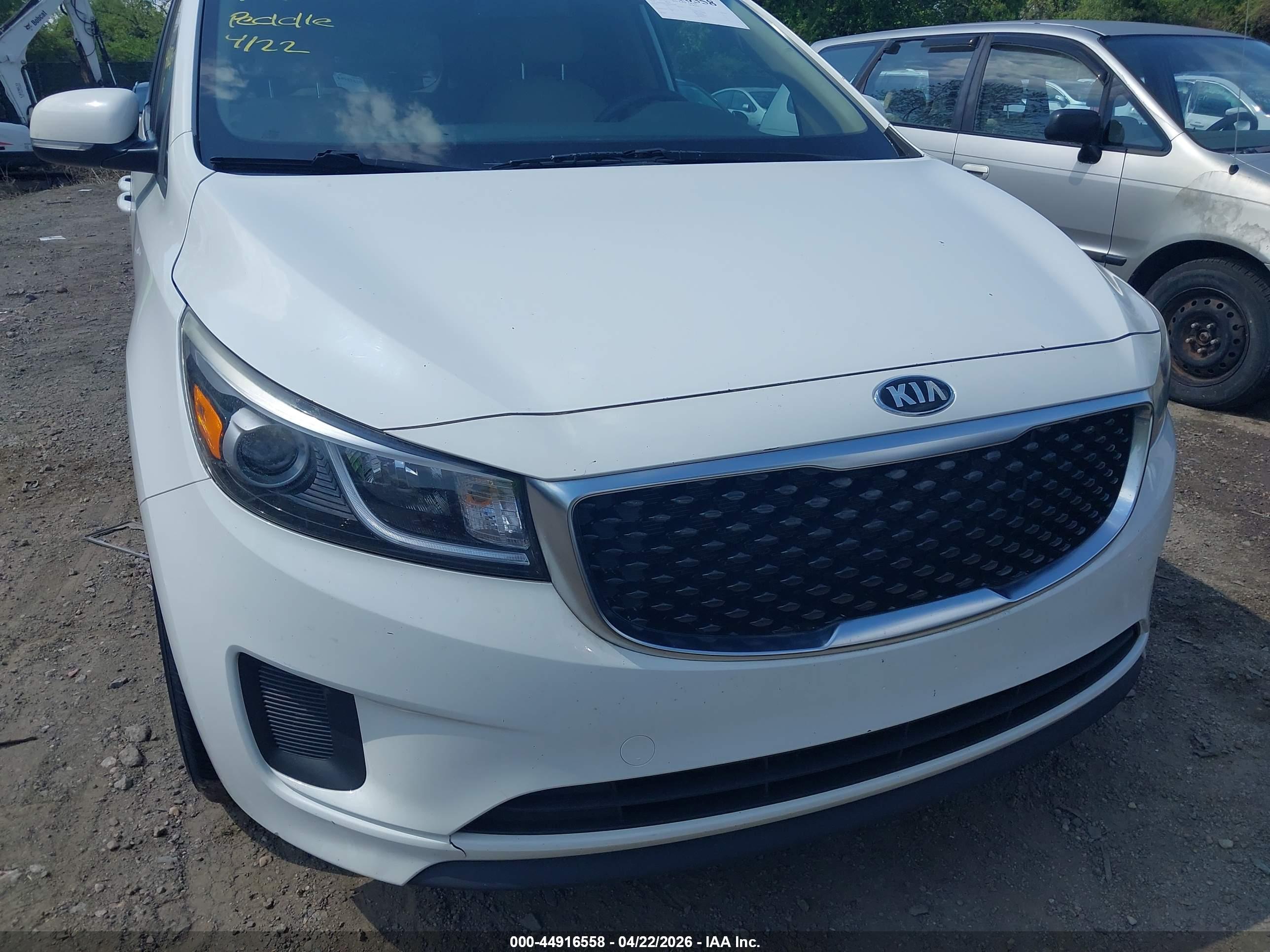 KIA SEDONA image 6