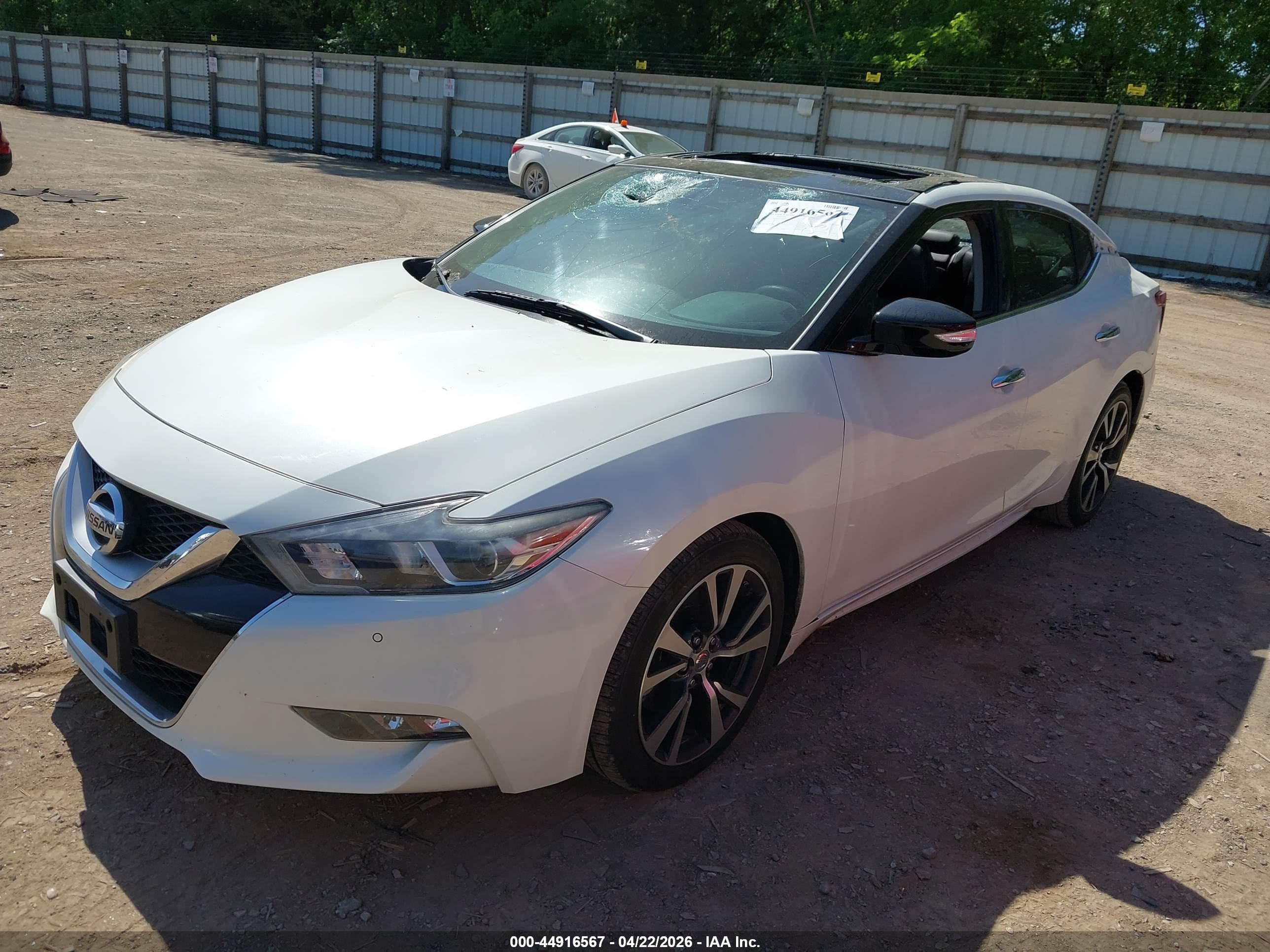 NISSAN MAXIMA image 2