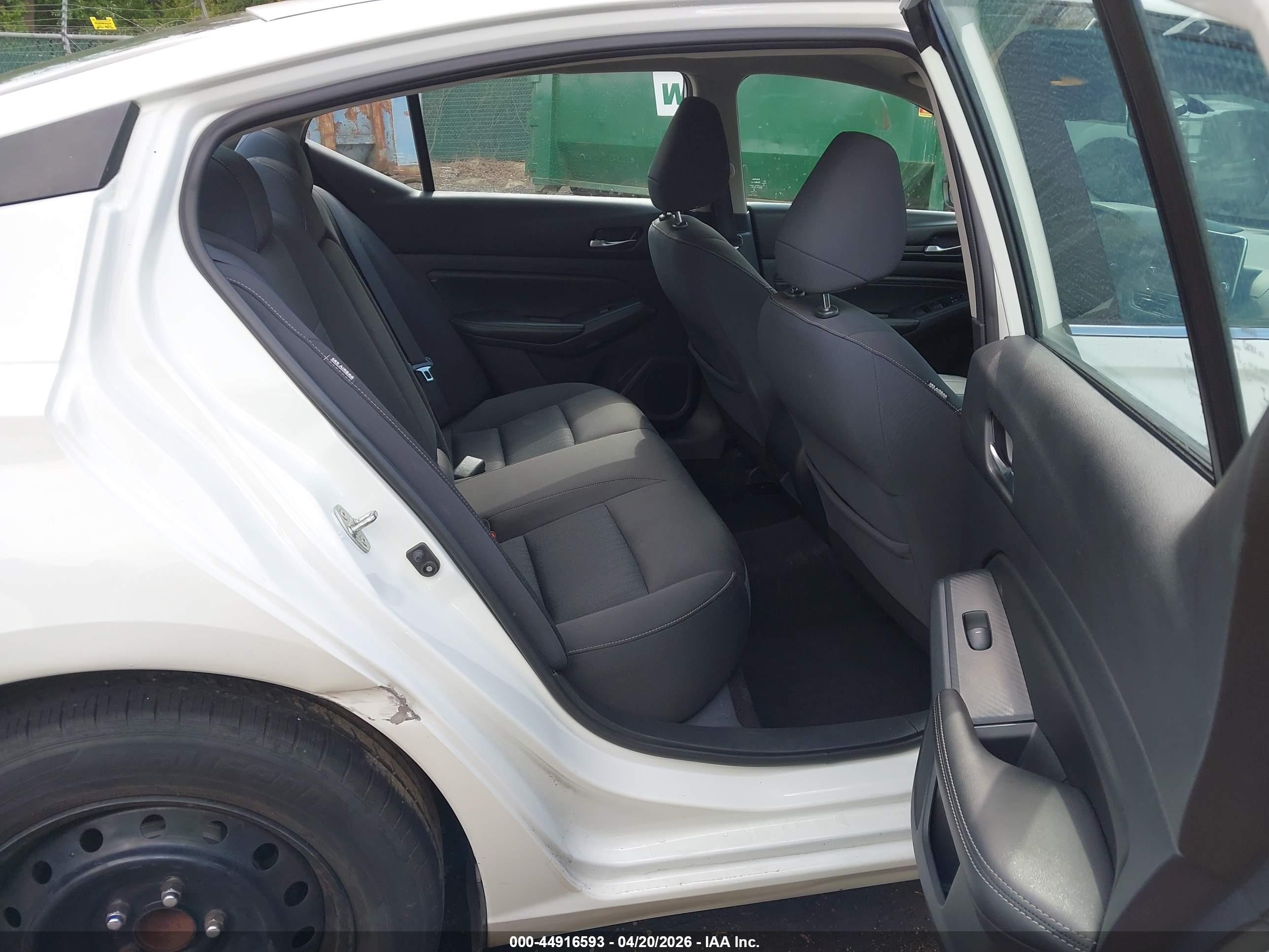 NISSAN ALTIMA image 8