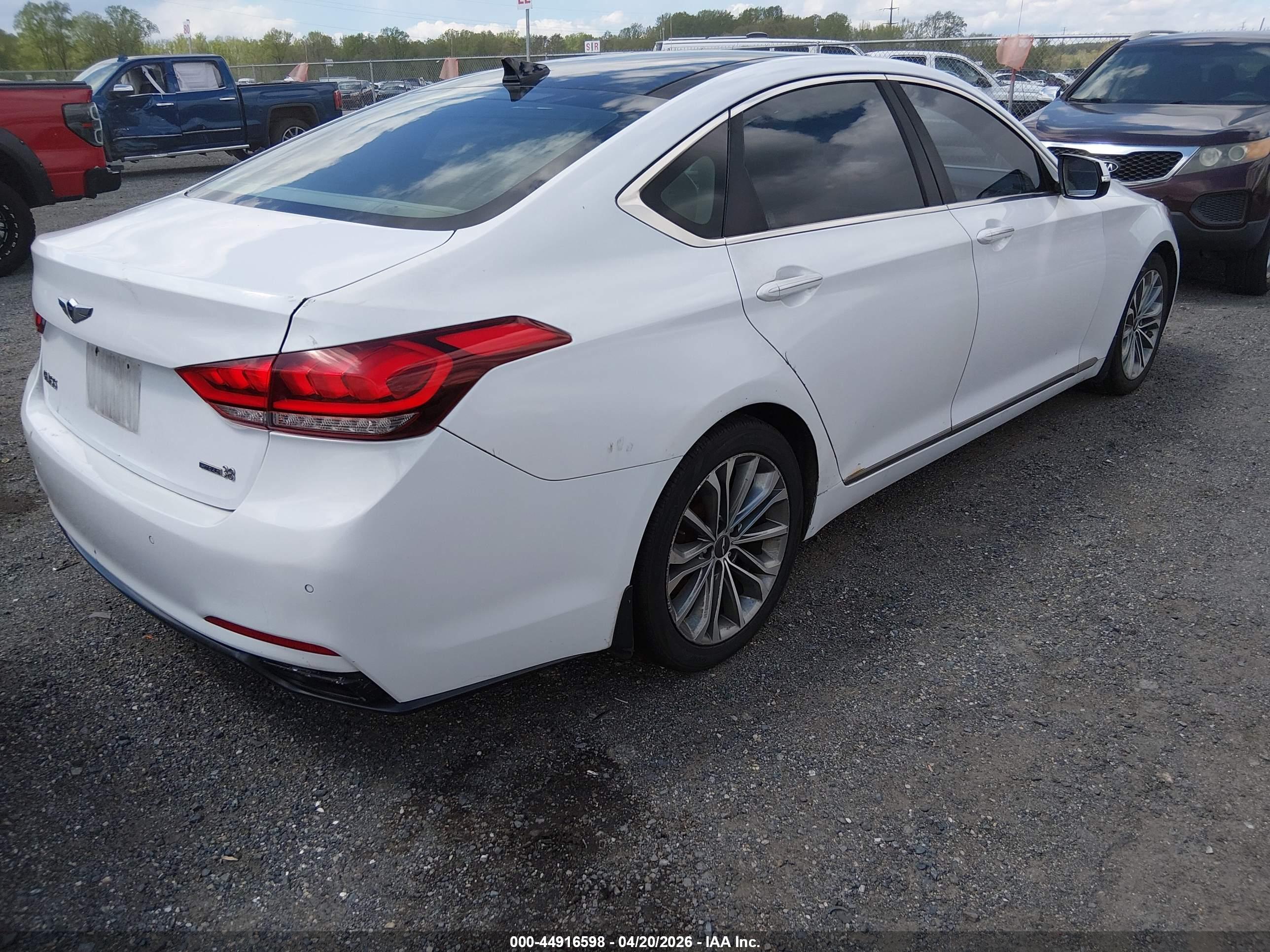 HYUNDAI GENESIS image 4