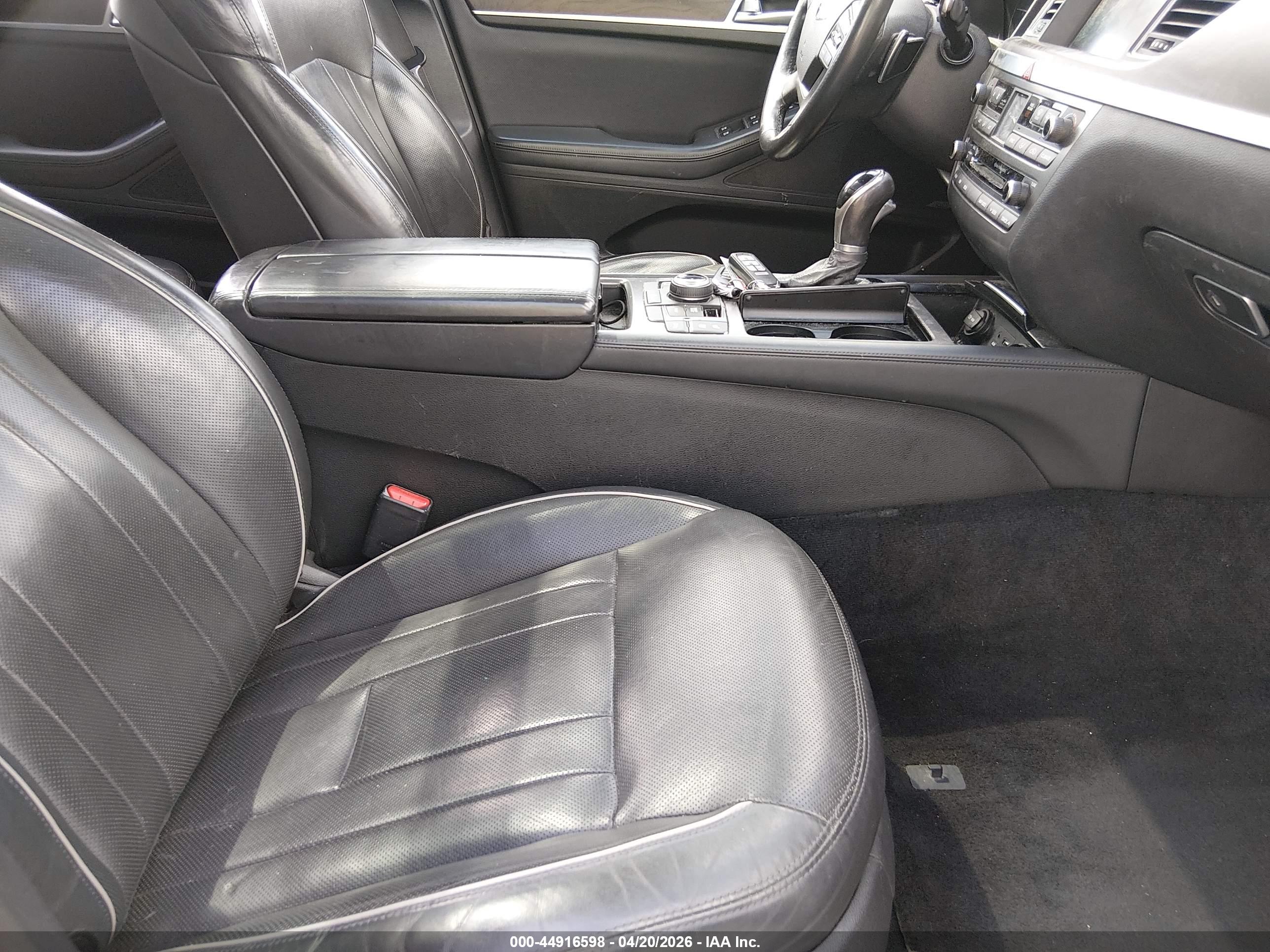 HYUNDAI GENESIS image 5