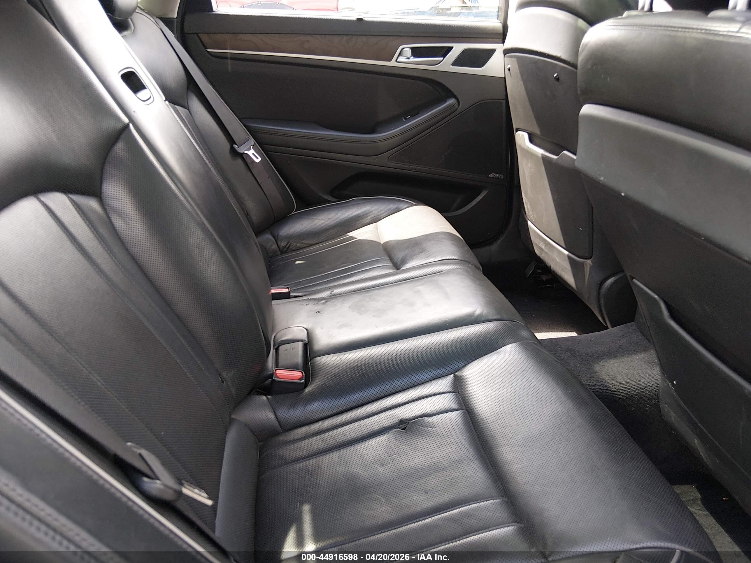 HYUNDAI GENESIS image 8
