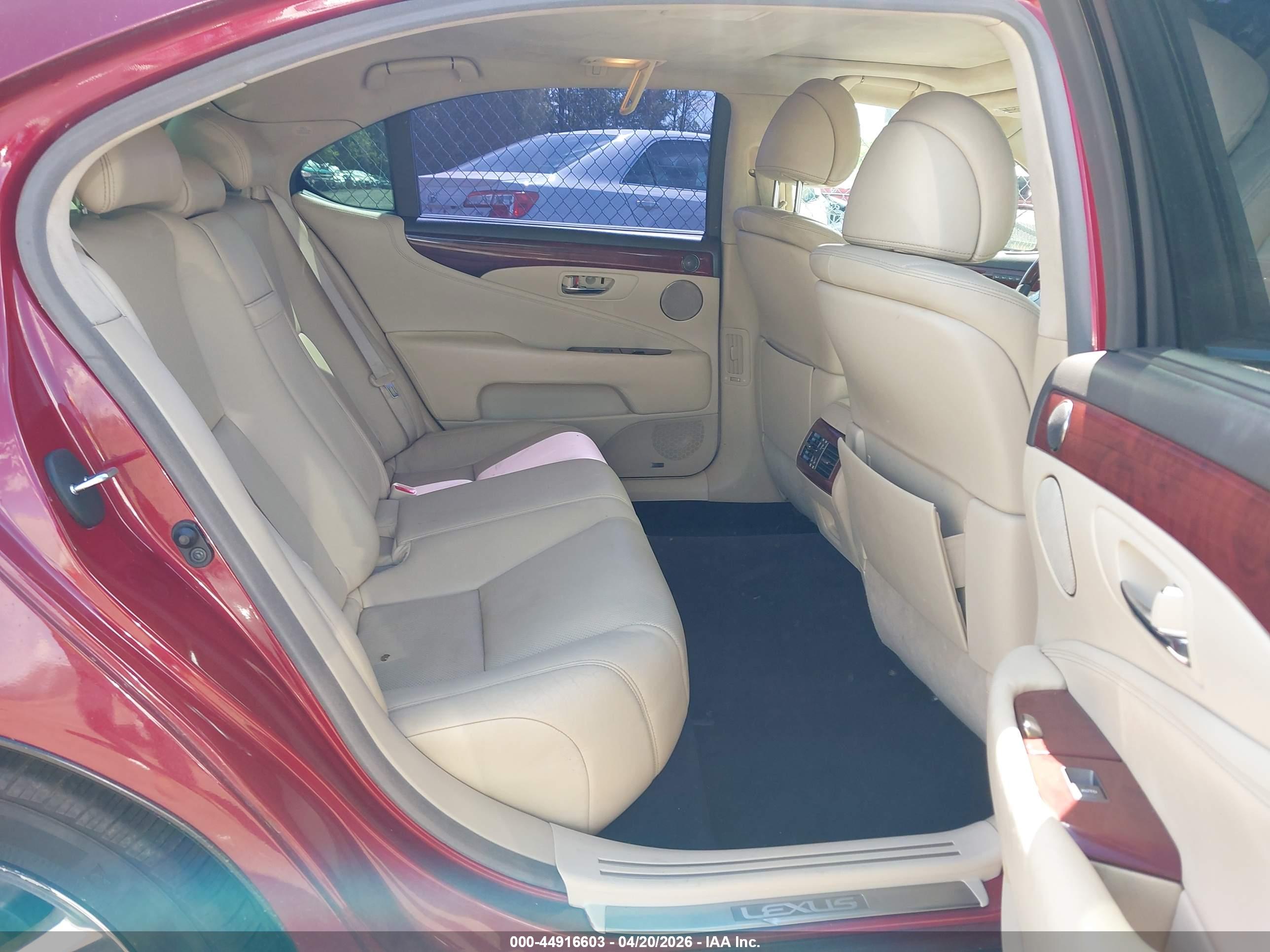 LEXUS LS image 8