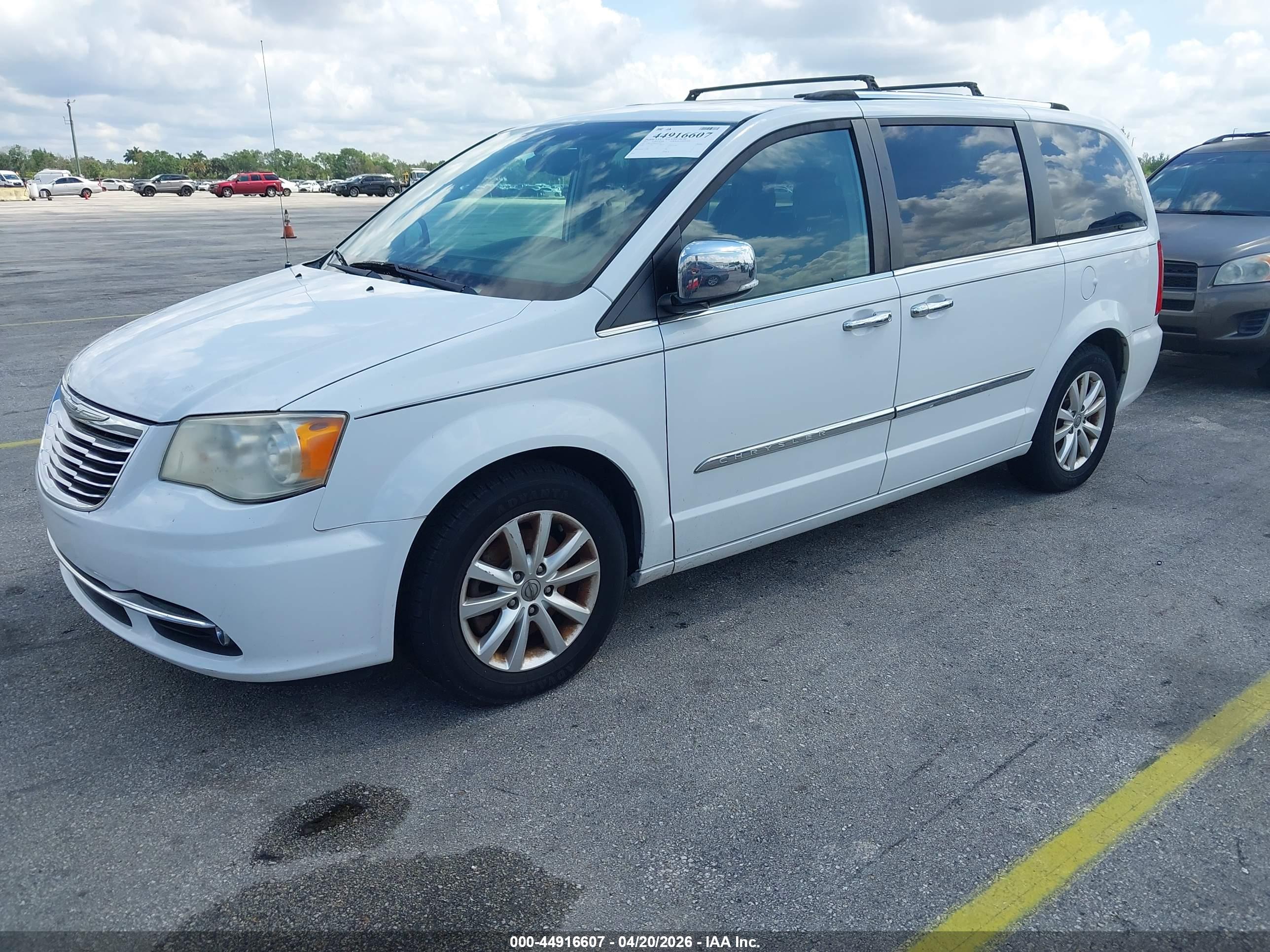 CHRYSLER TOWN image 2