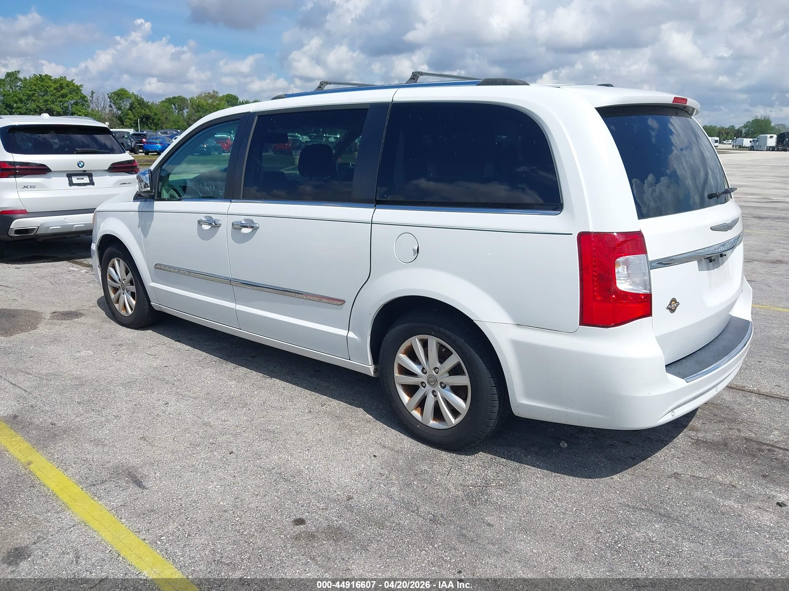 CHRYSLER TOWN image 3