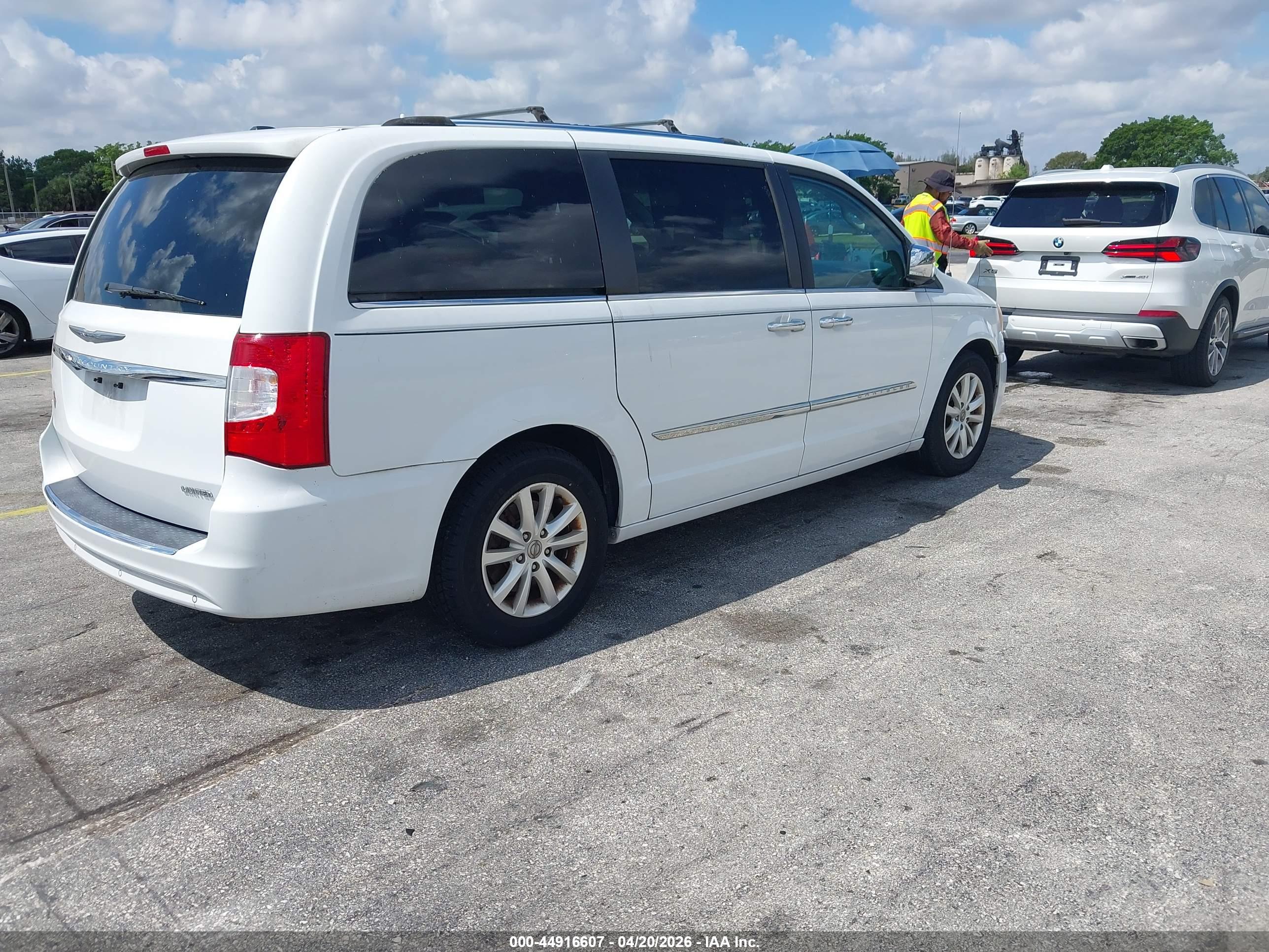 CHRYSLER TOWN image 4