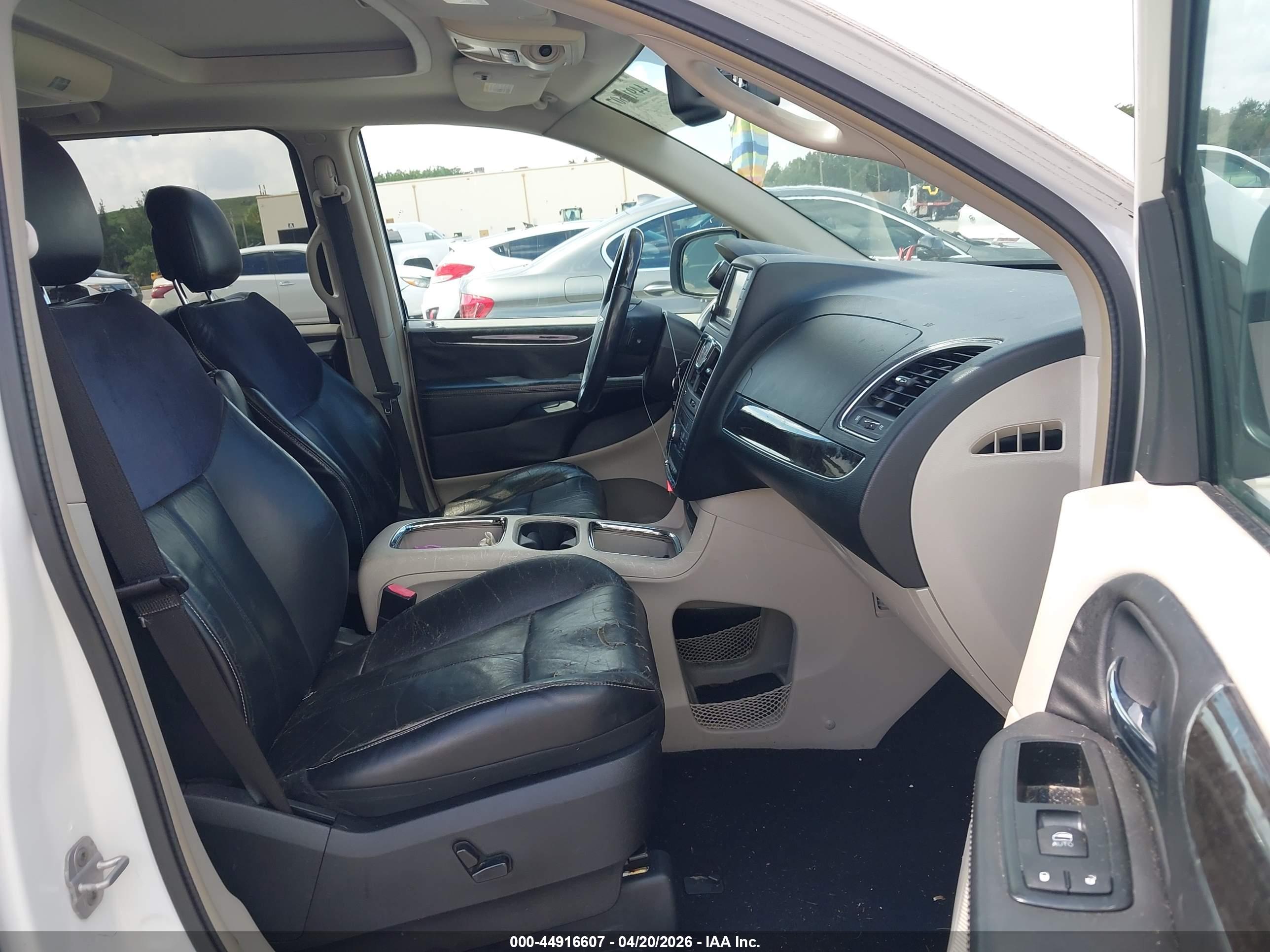 CHRYSLER TOWN image 5