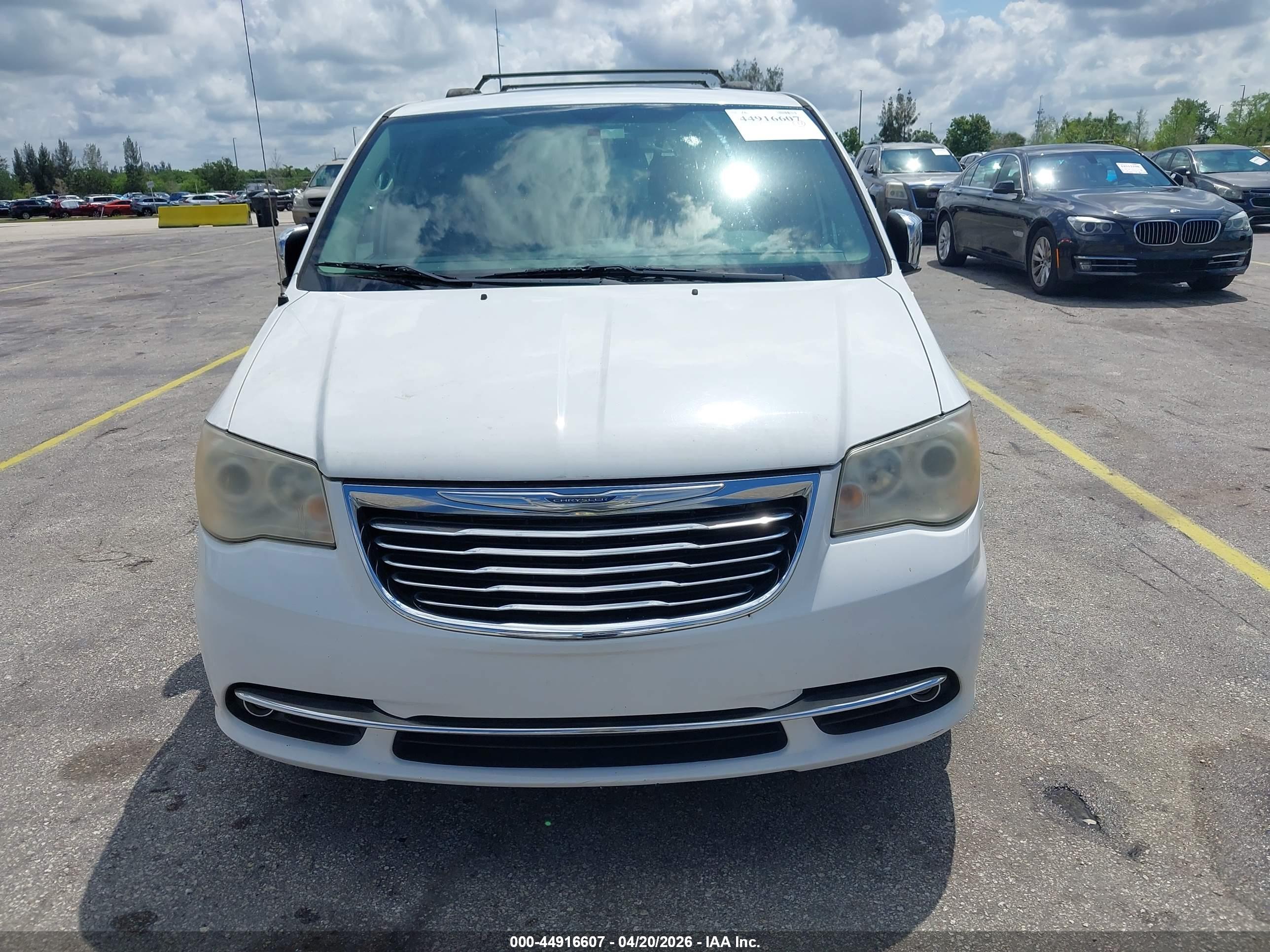 CHRYSLER TOWN image 6
