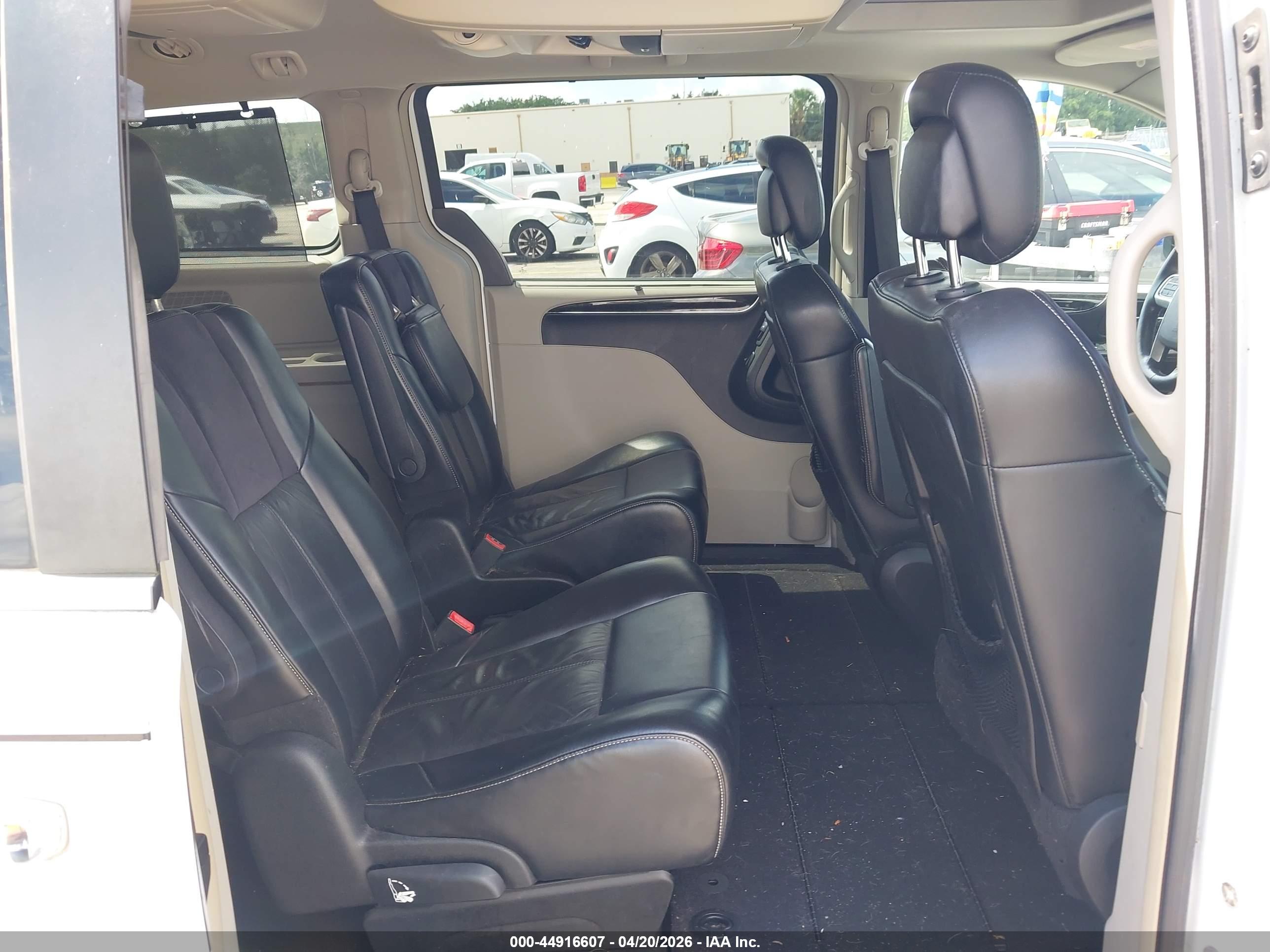 CHRYSLER TOWN image 8