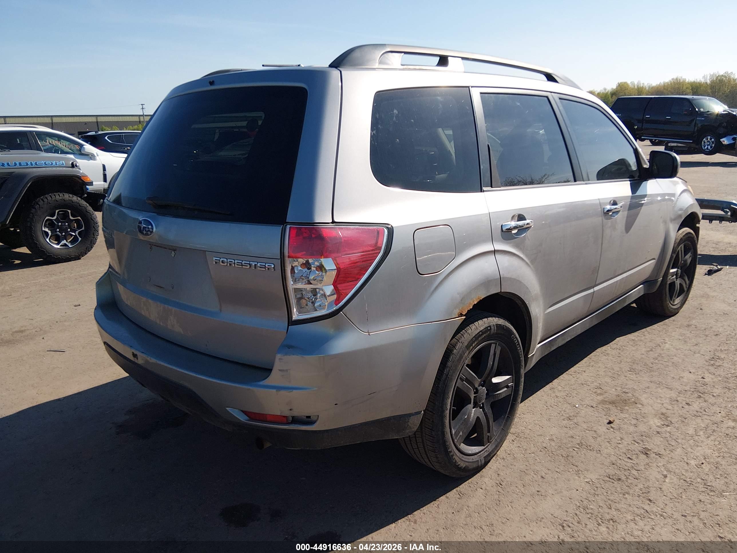 SUBARU FORESTER image 4