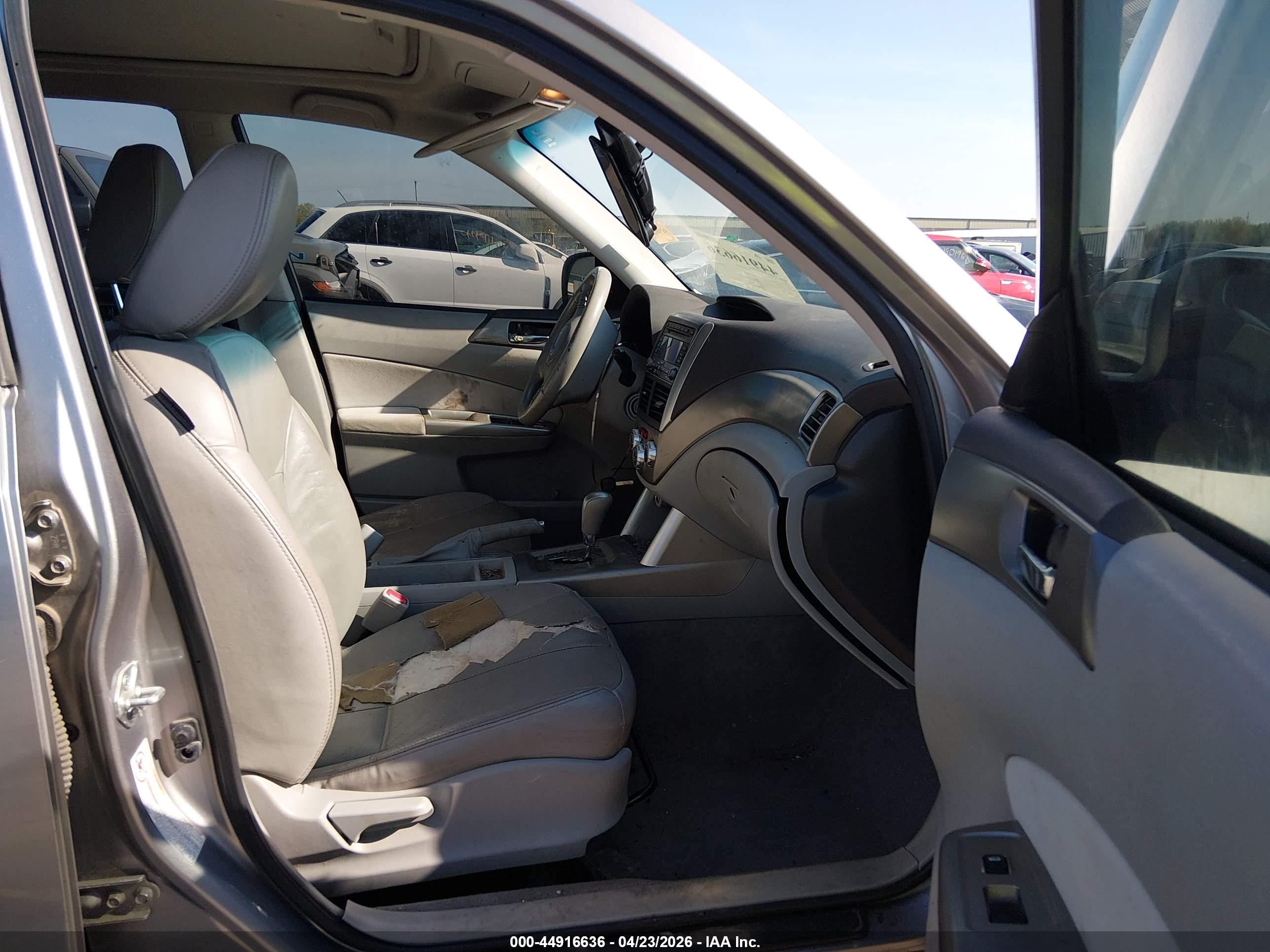 SUBARU FORESTER image 5