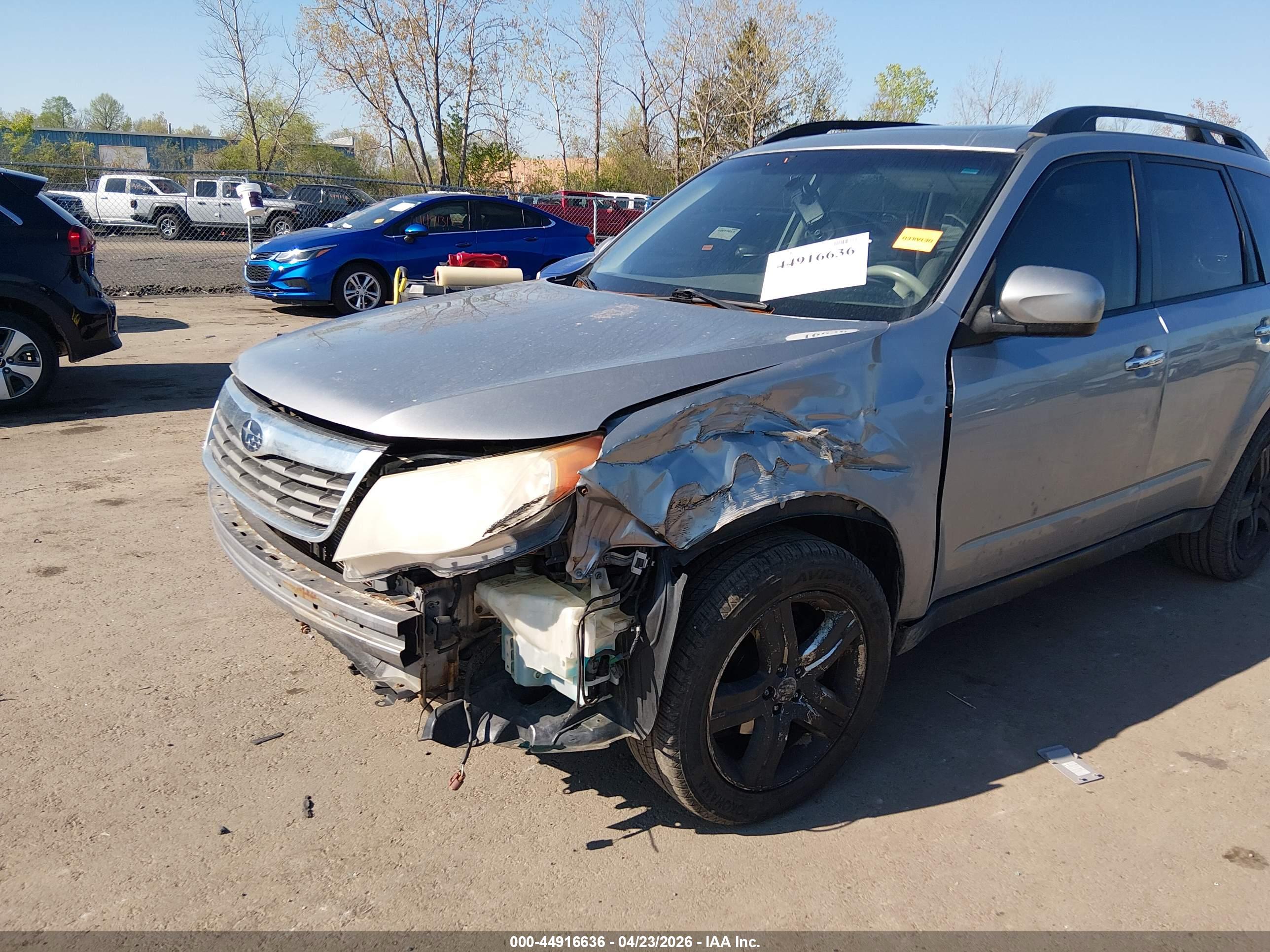 SUBARU FORESTER image 6