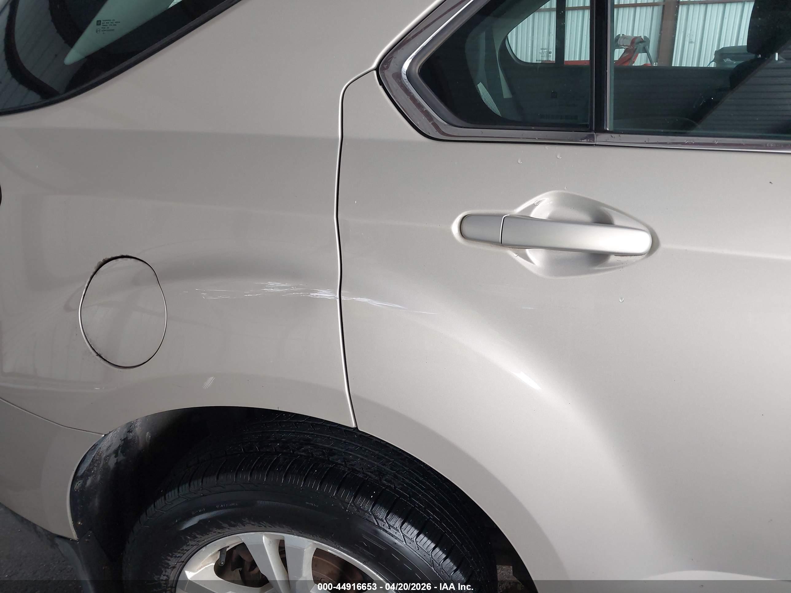 CHEVROLET EQUINOX image 6