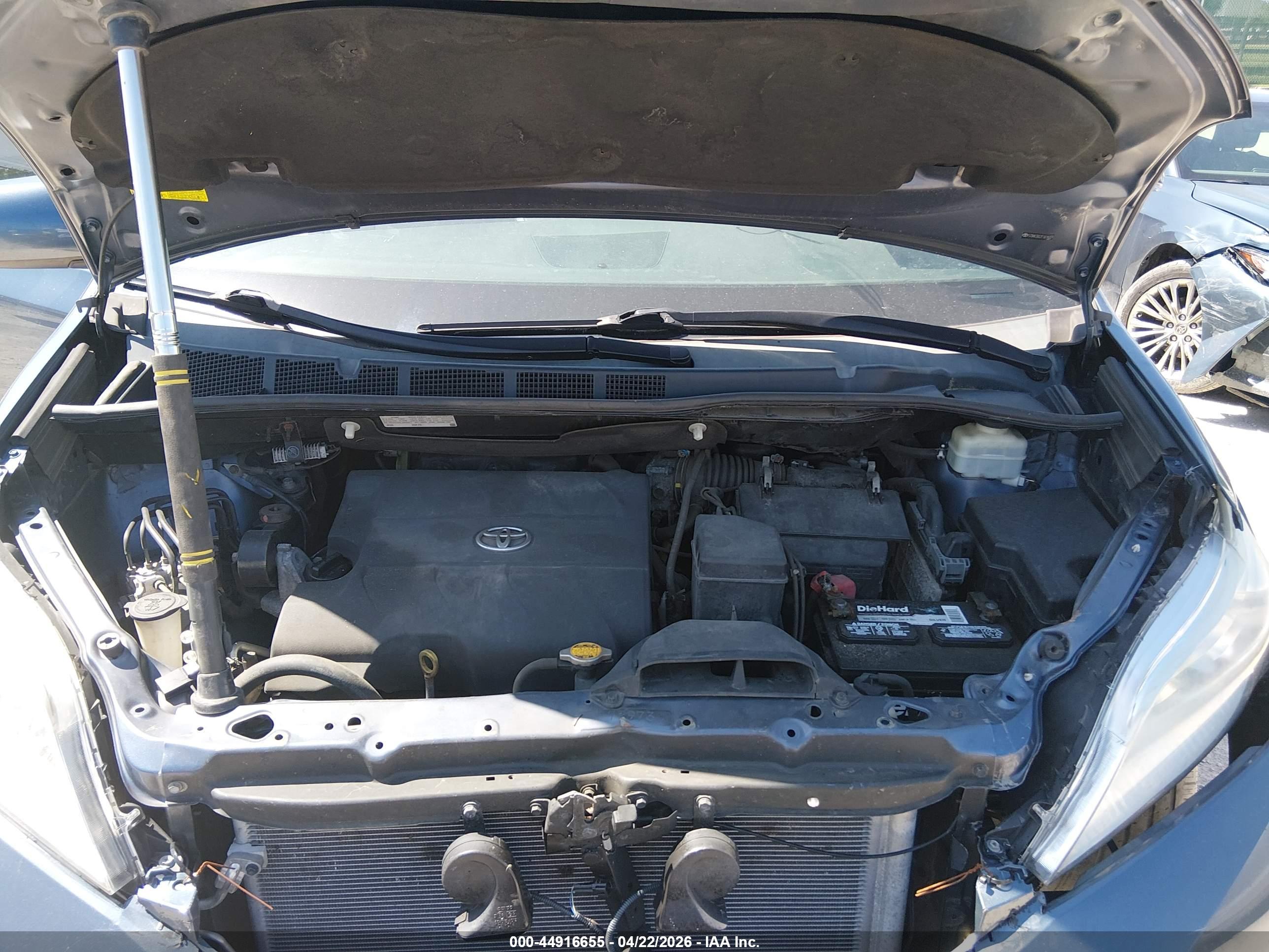 TOYOTA SIENNA image 10