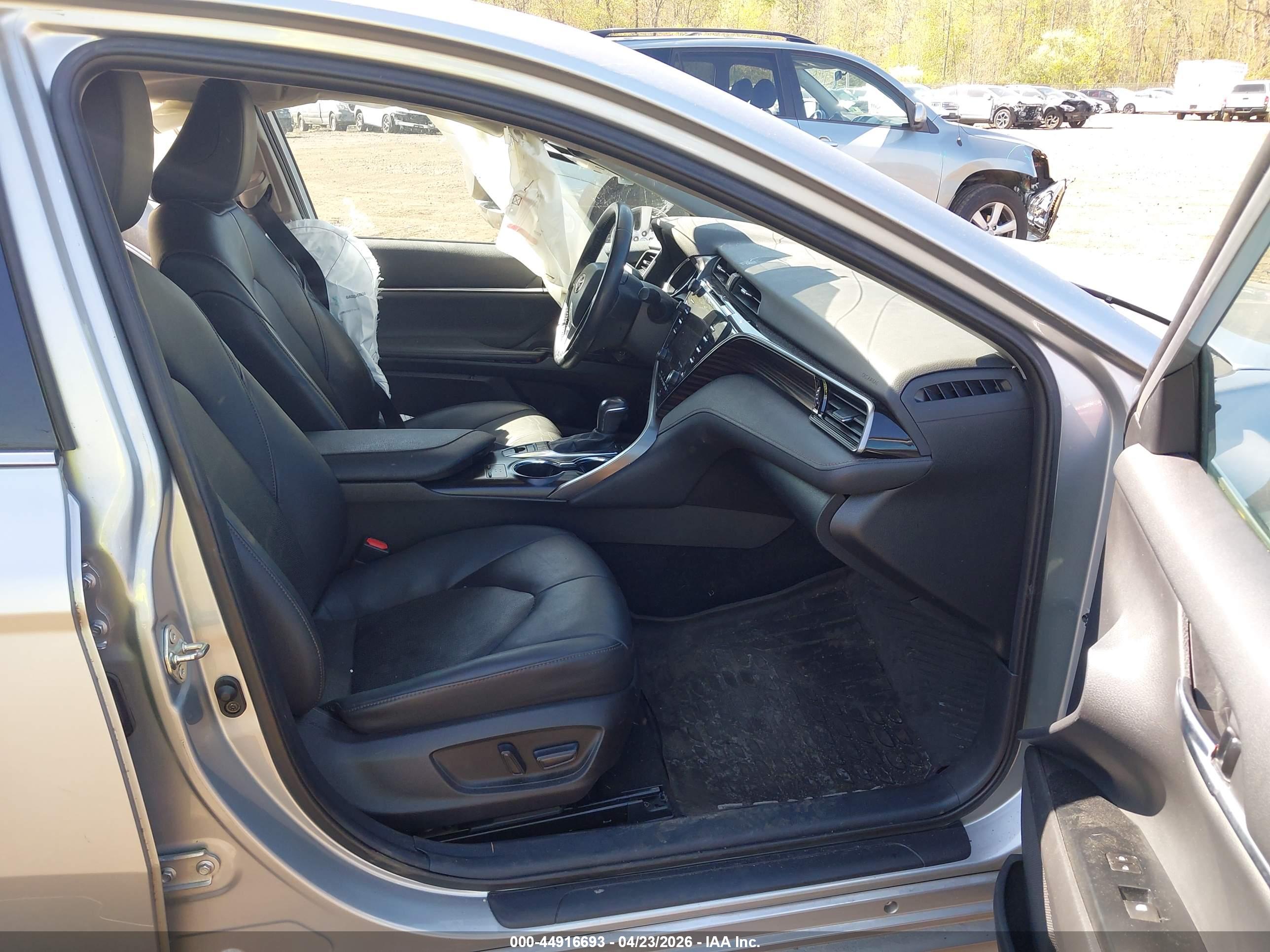 TOYOTA CAMRY image 5