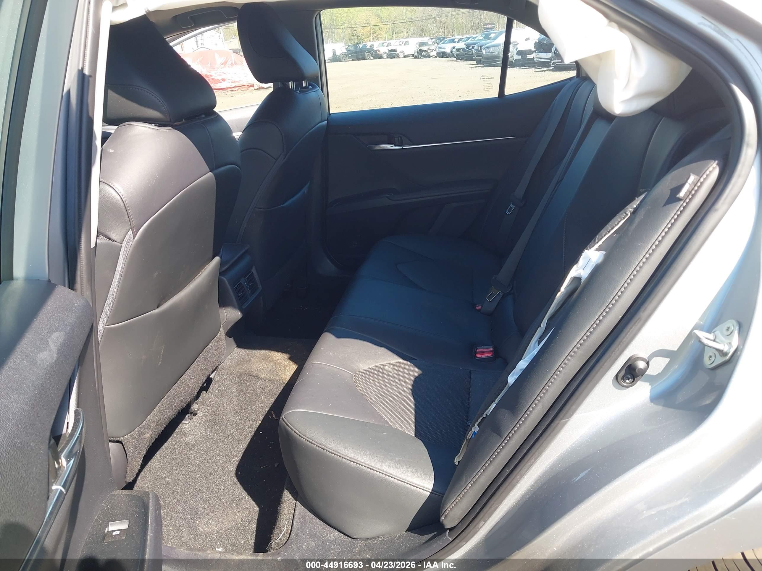 TOYOTA CAMRY image 8