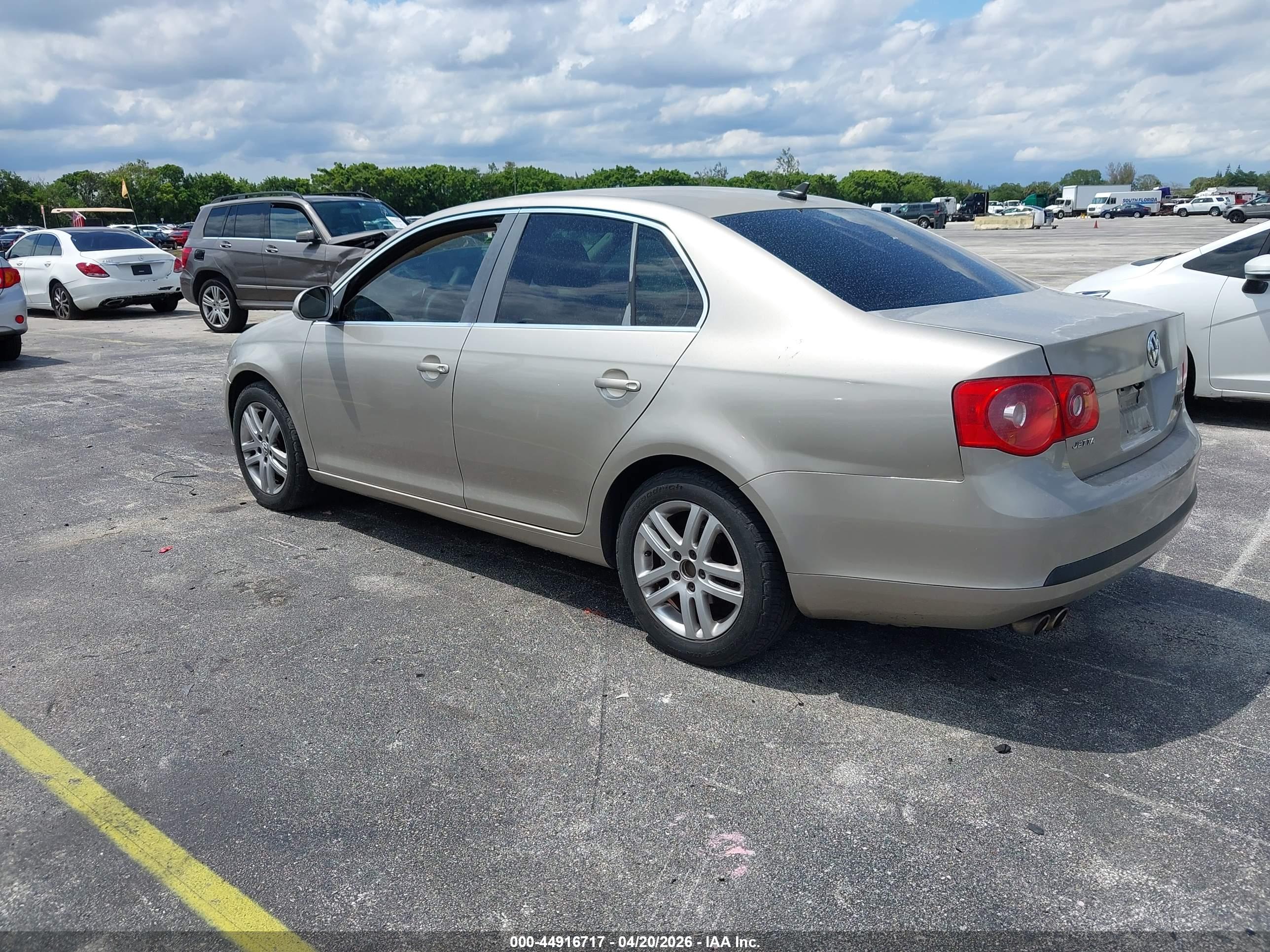 VOLKSWAGEN JETTA image 3