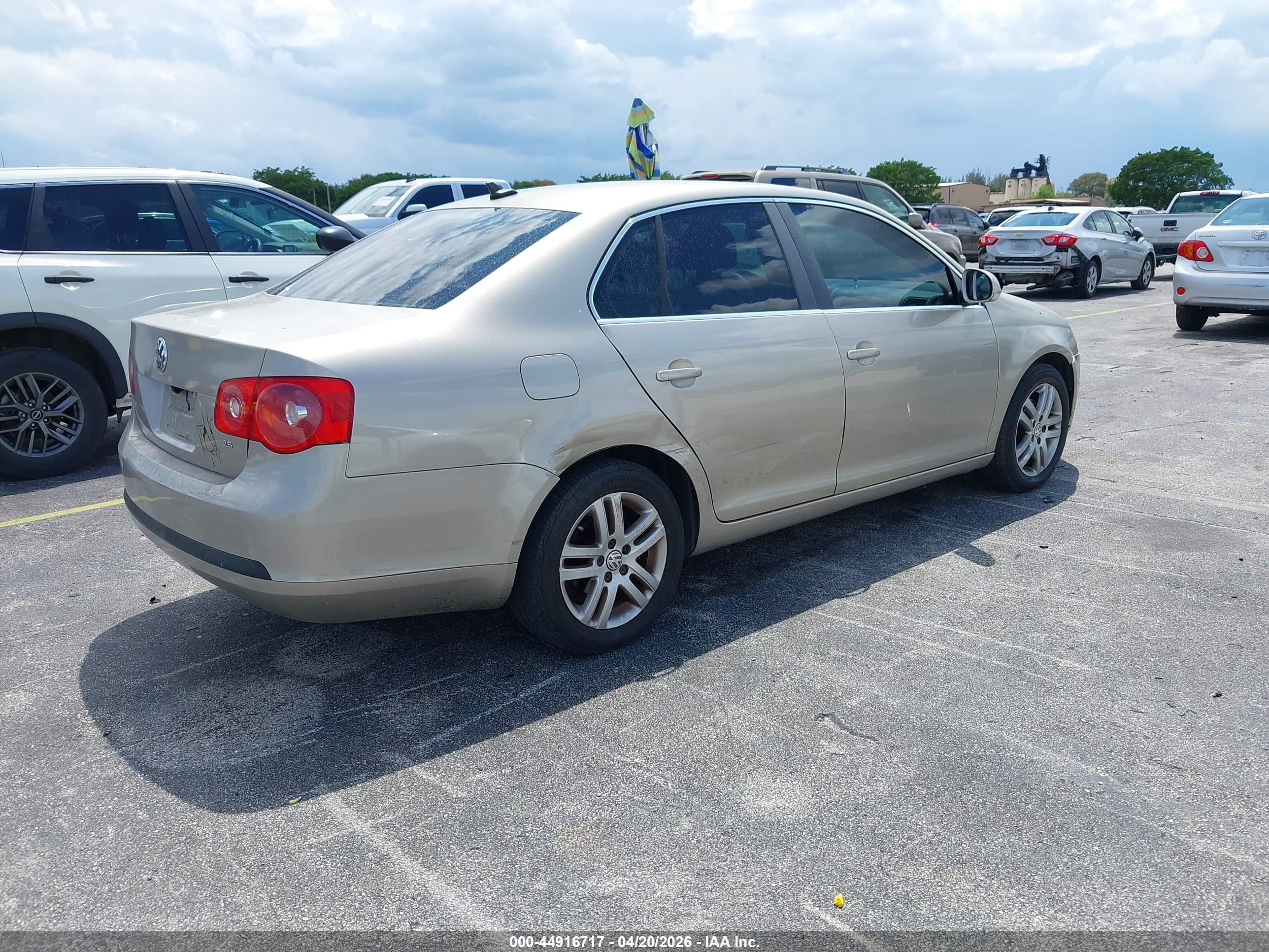 VOLKSWAGEN JETTA image 4