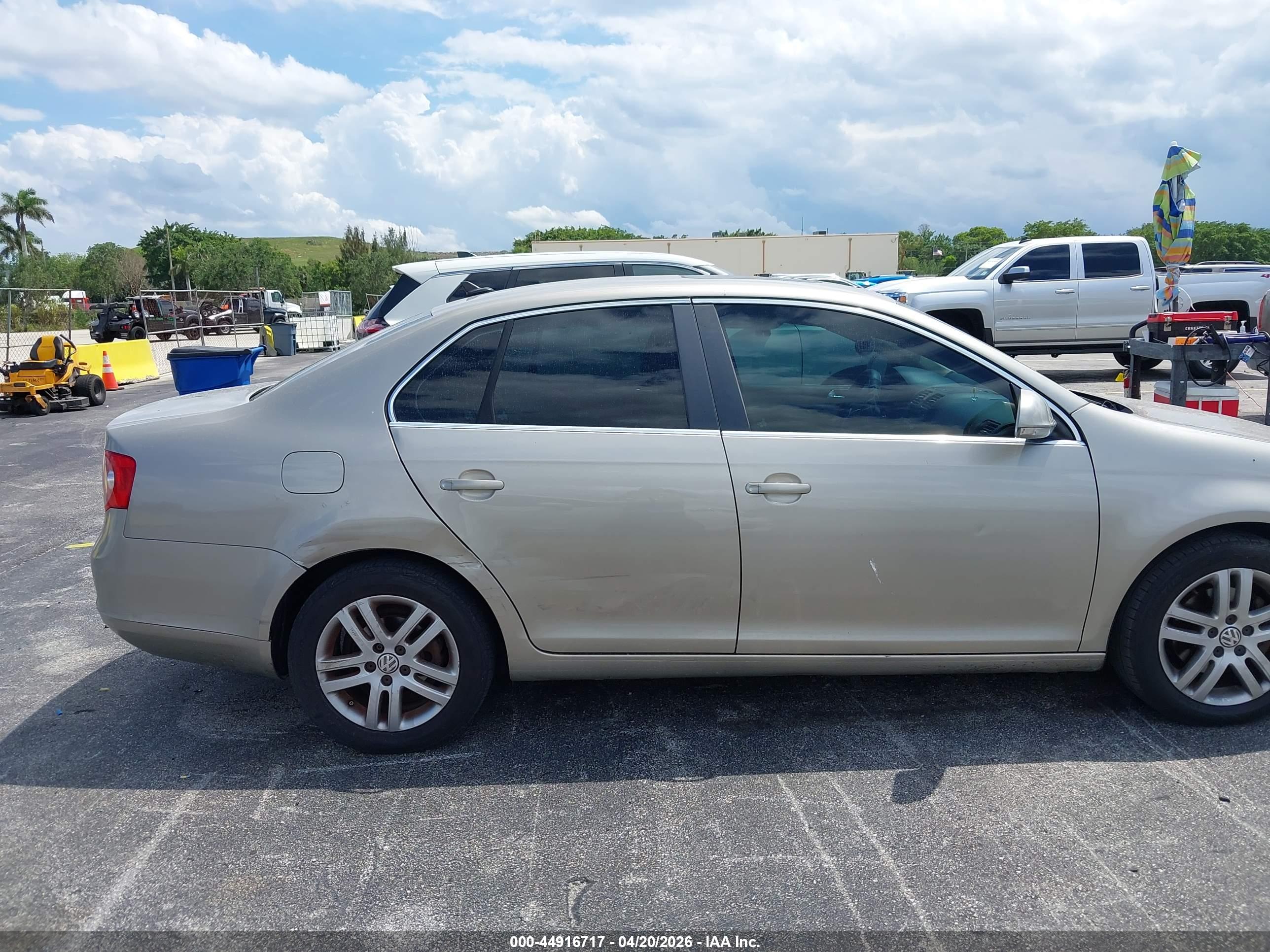 VOLKSWAGEN JETTA image 6