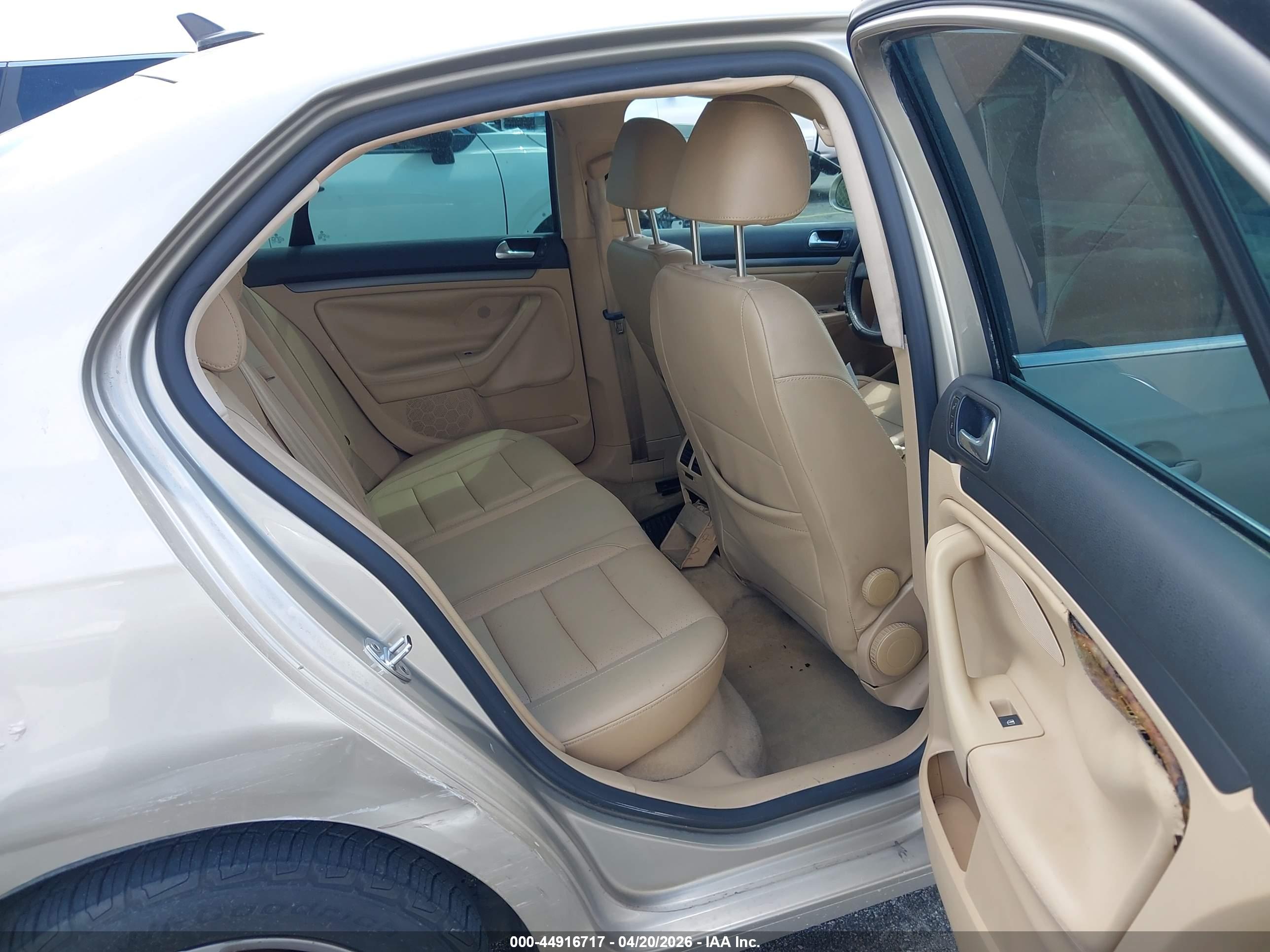 VOLKSWAGEN JETTA image 8