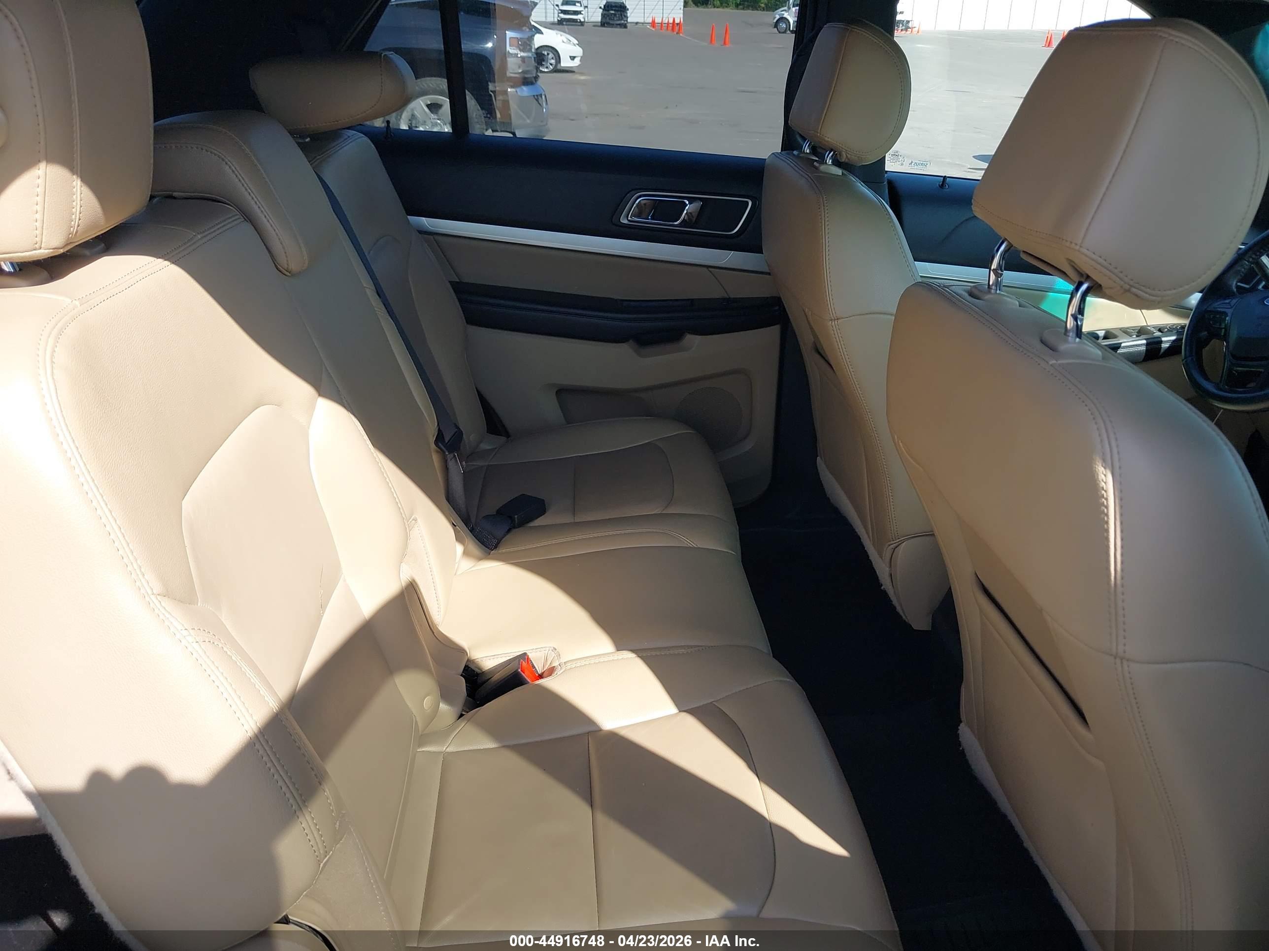 FORD EXPLORER image 8