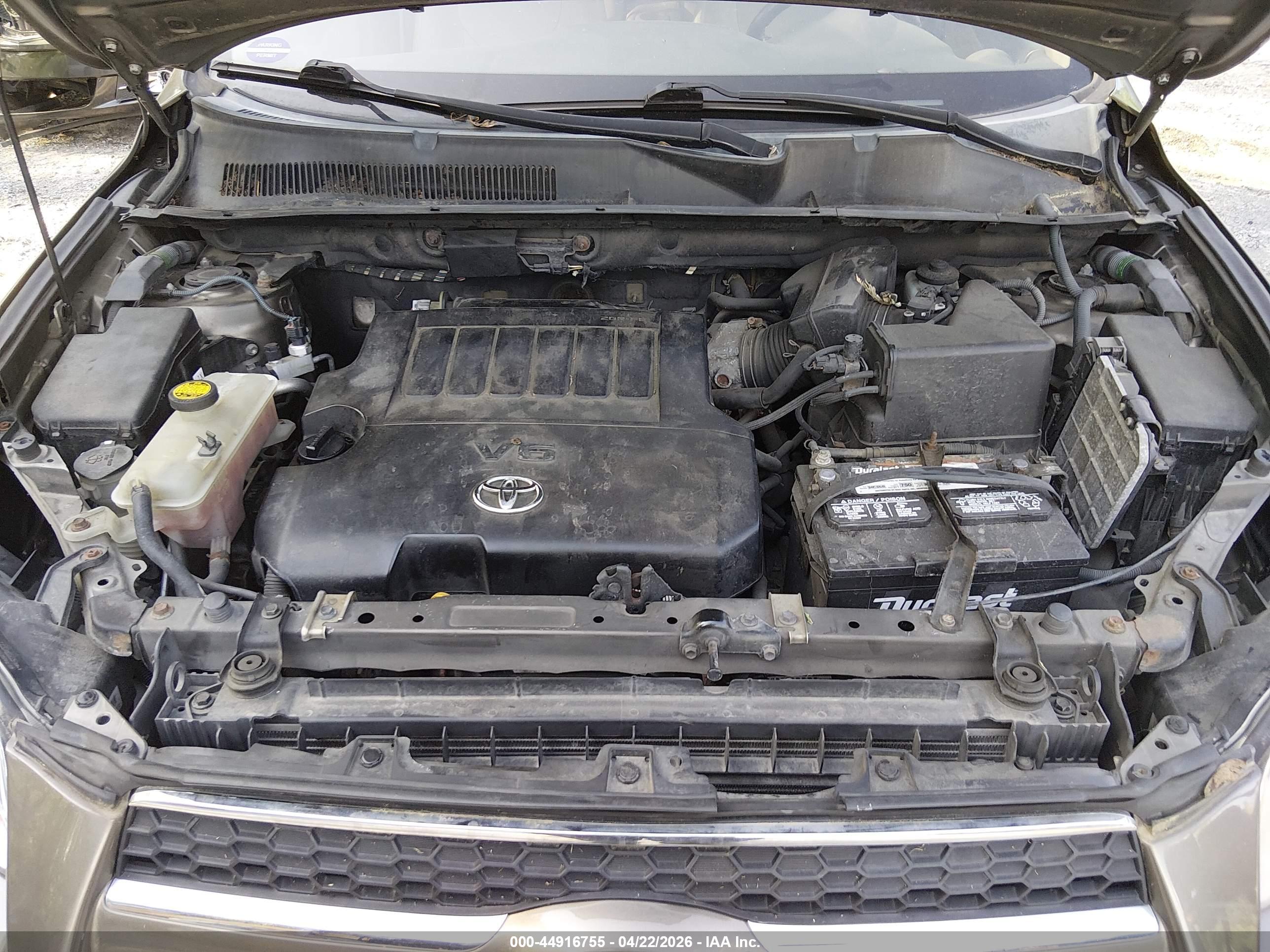 TOYOTA RAV4 image 10