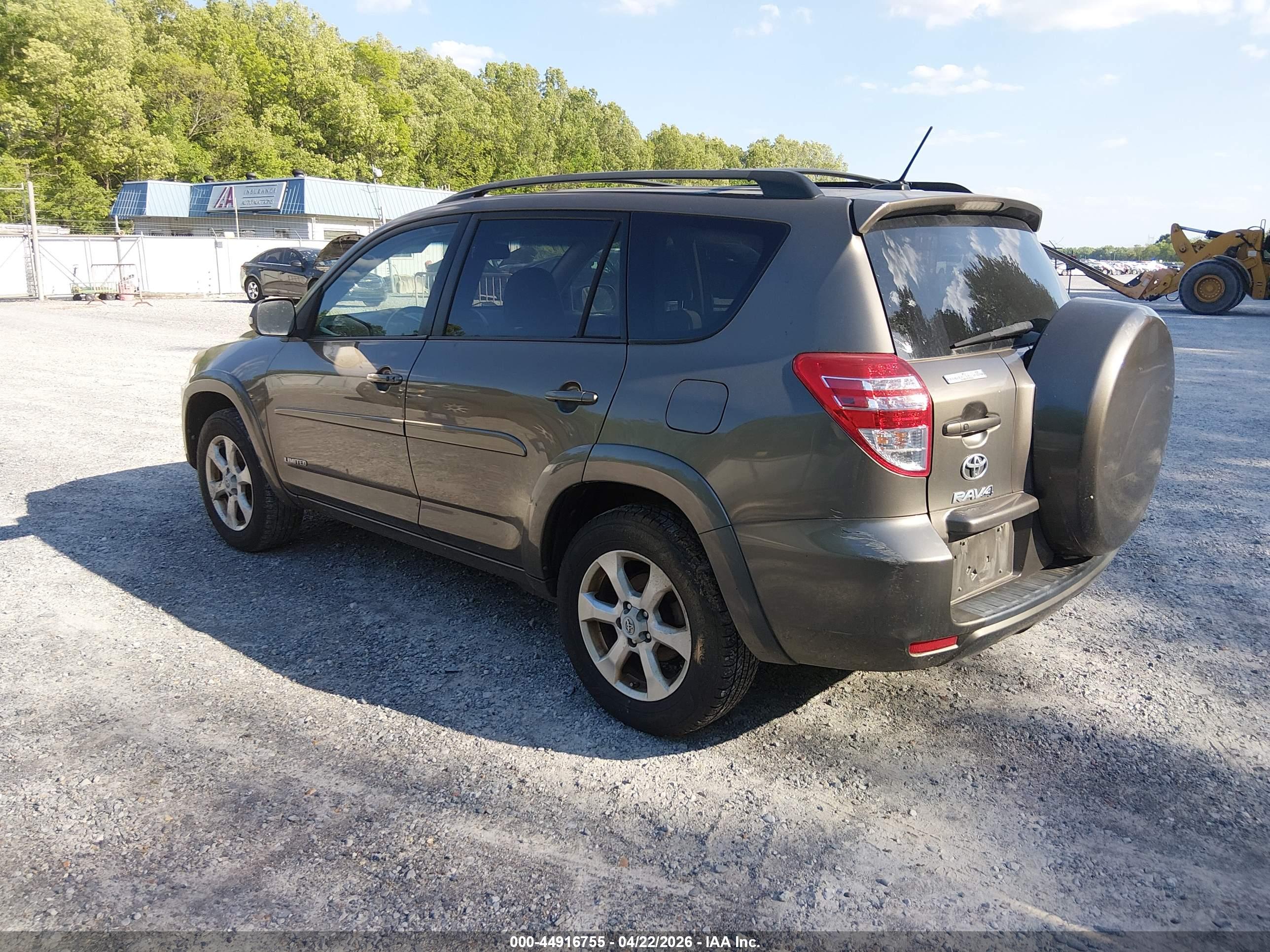 TOYOTA RAV4 image 3