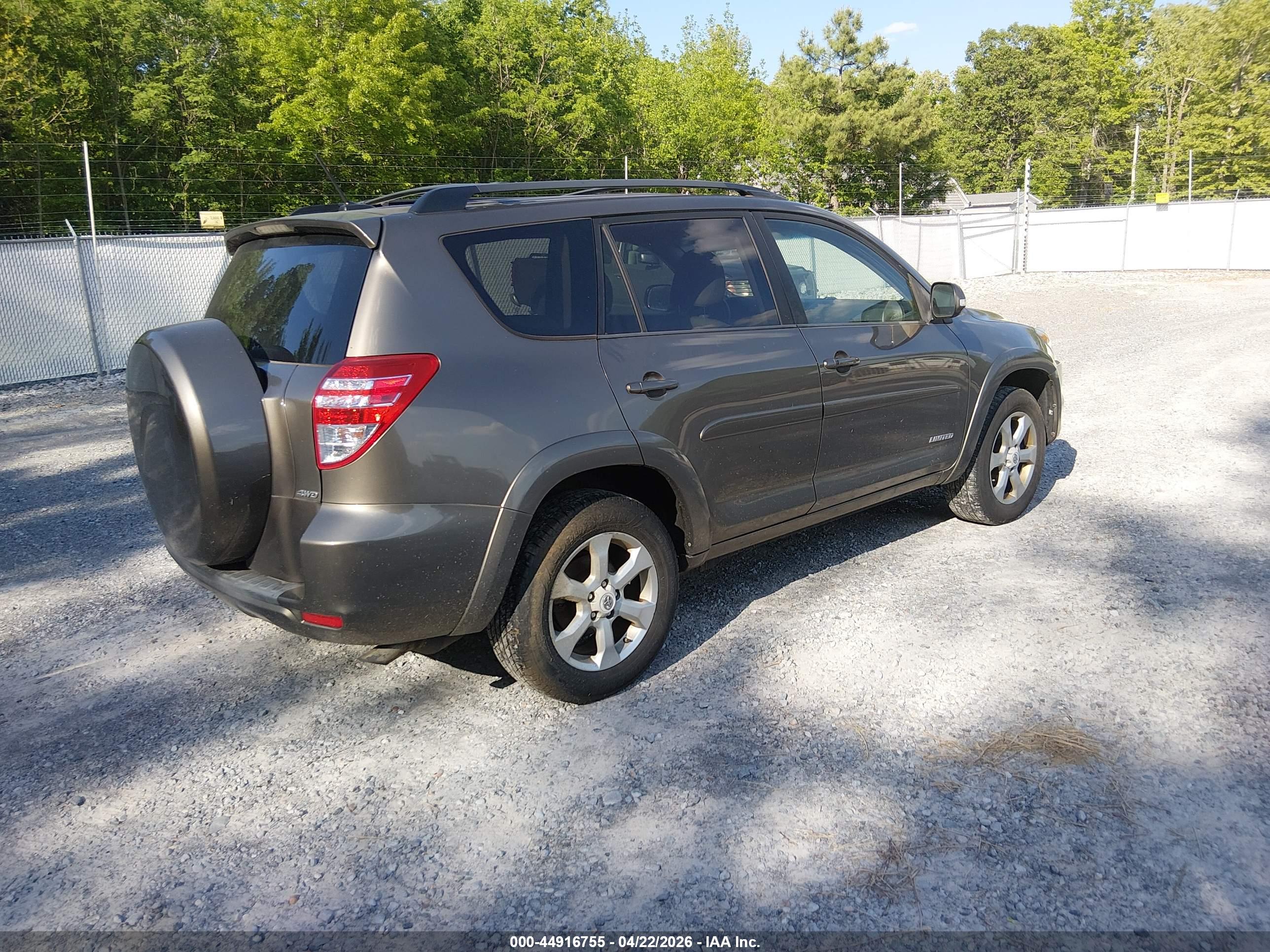 TOYOTA RAV4 image 4