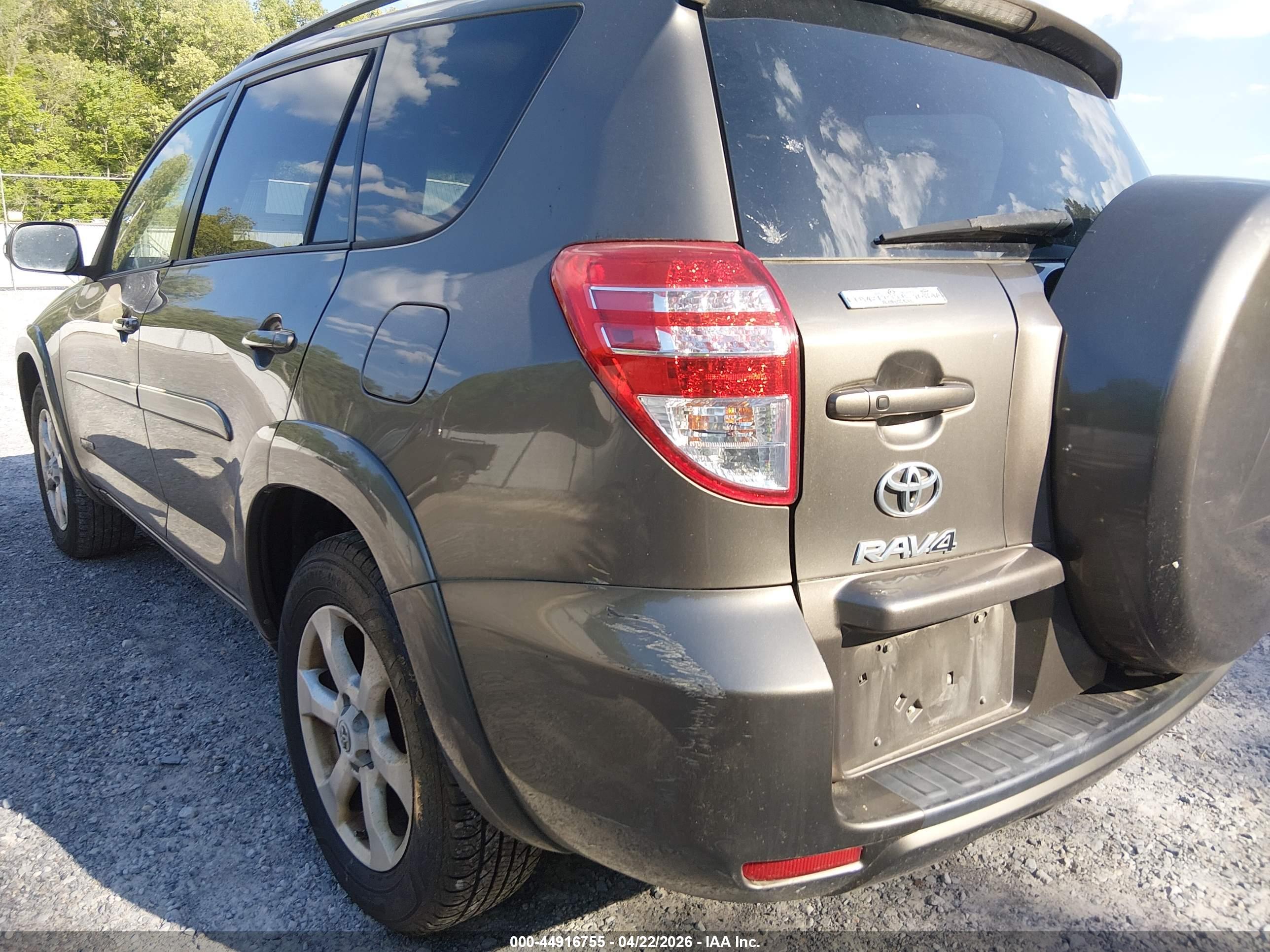 TOYOTA RAV4 image 6