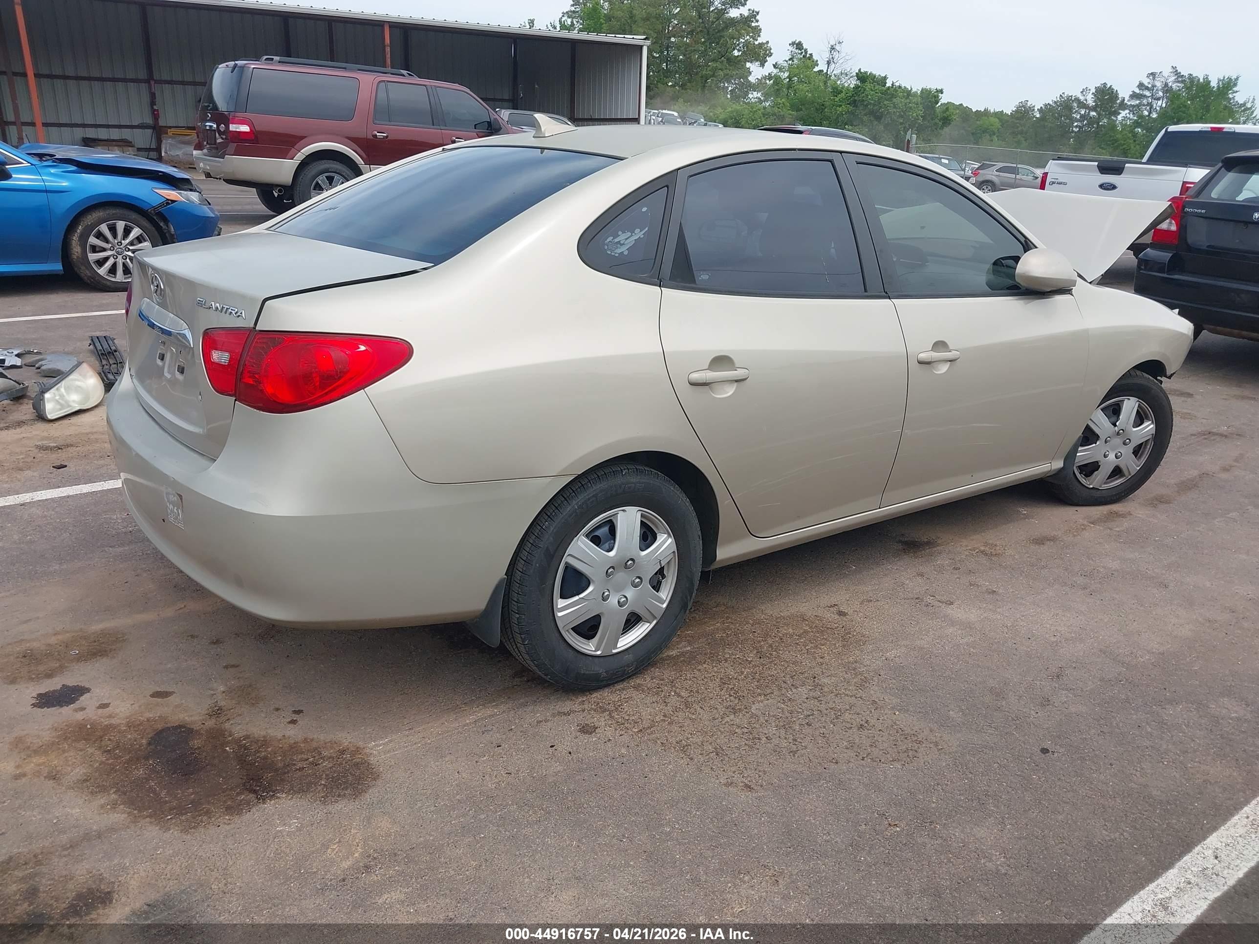HYUNDAI ELANTRA image 4