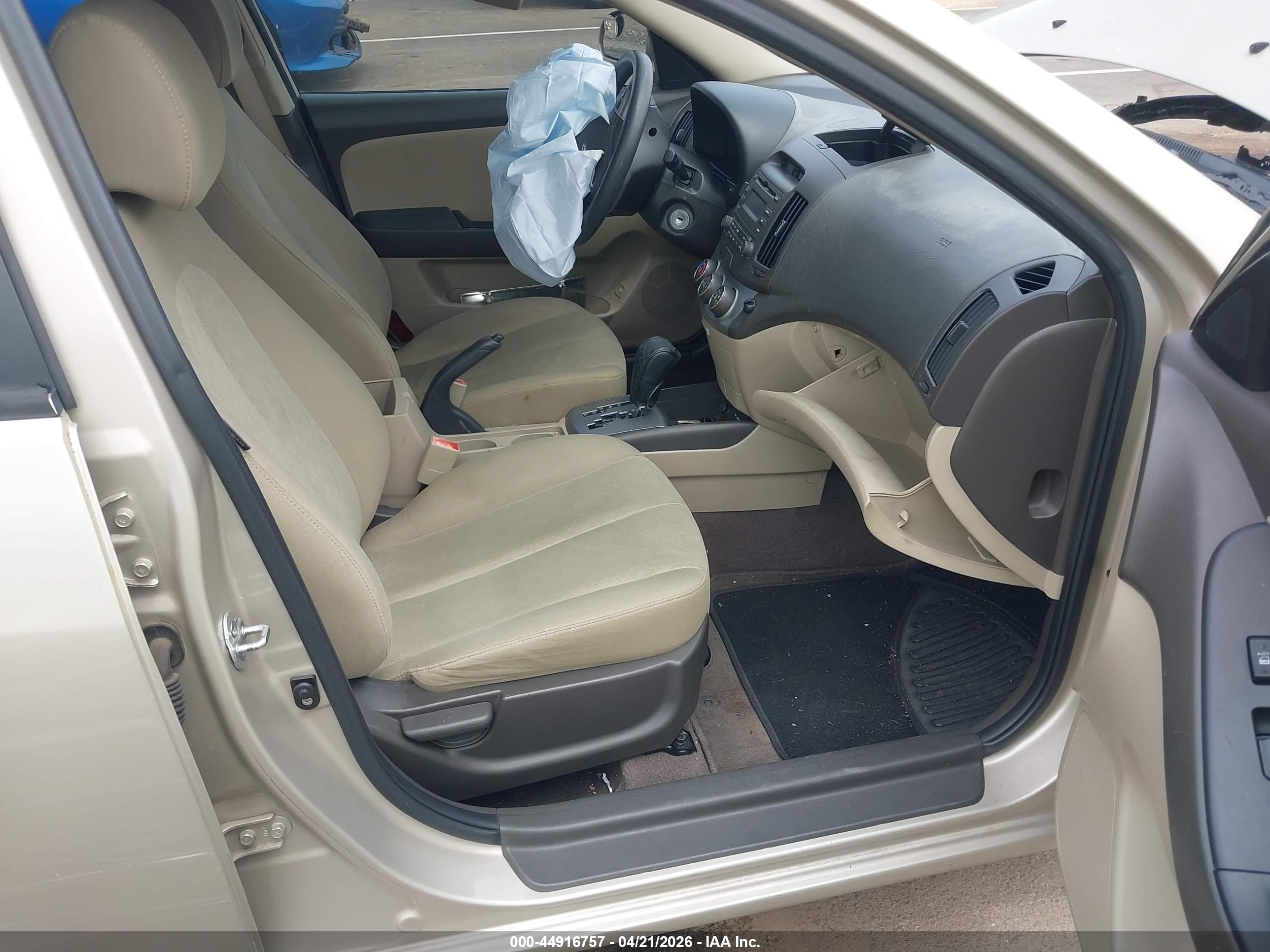 HYUNDAI ELANTRA image 5