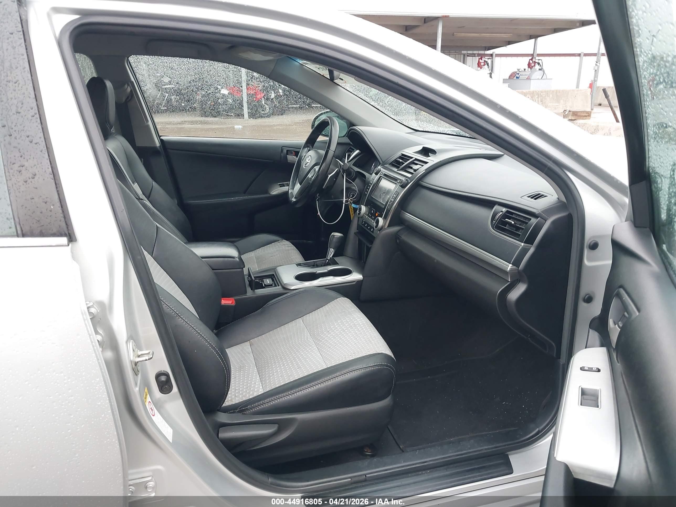 TOYOTA CAMRY image 5