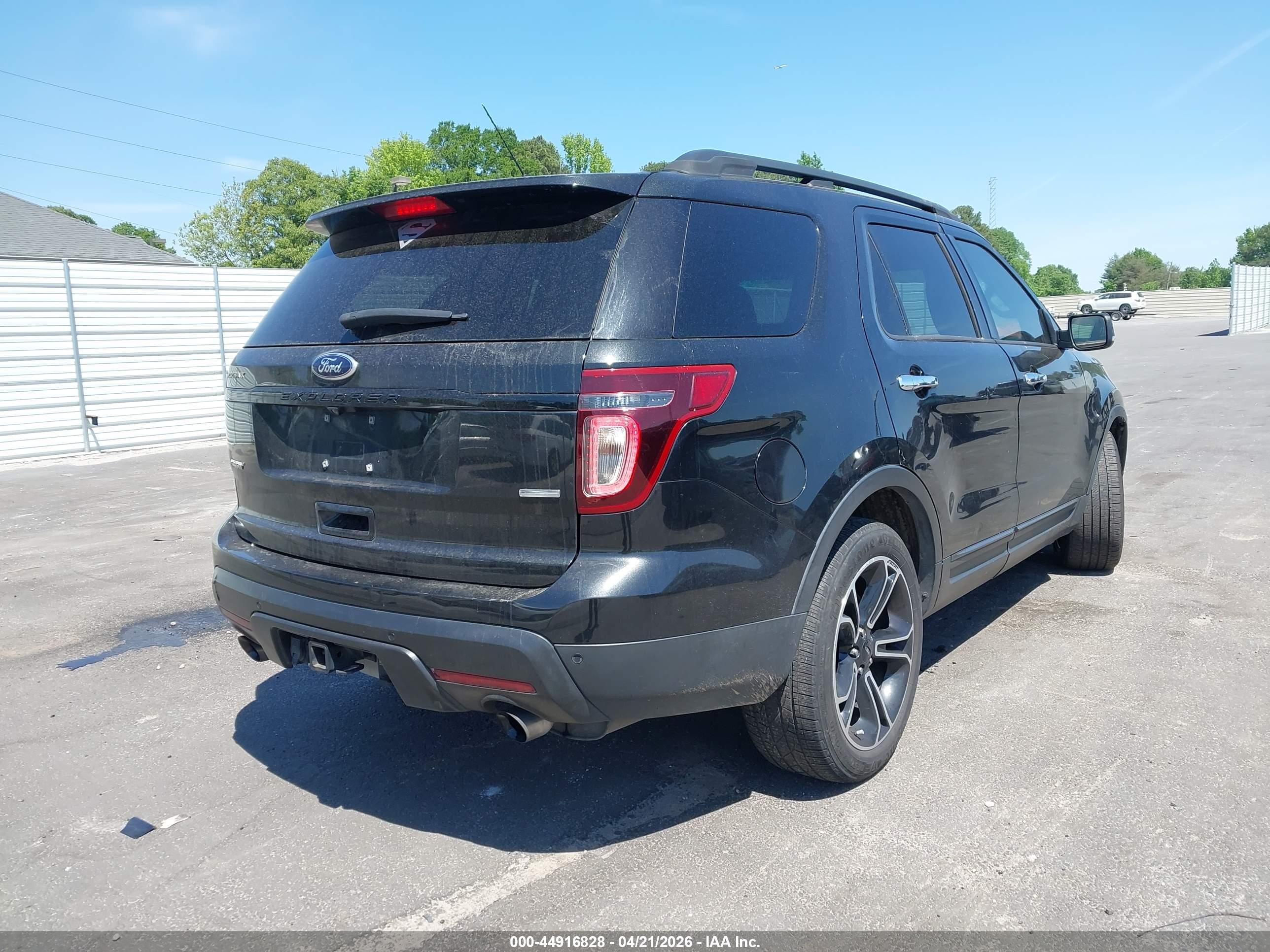 FORD EXPLORER image 4