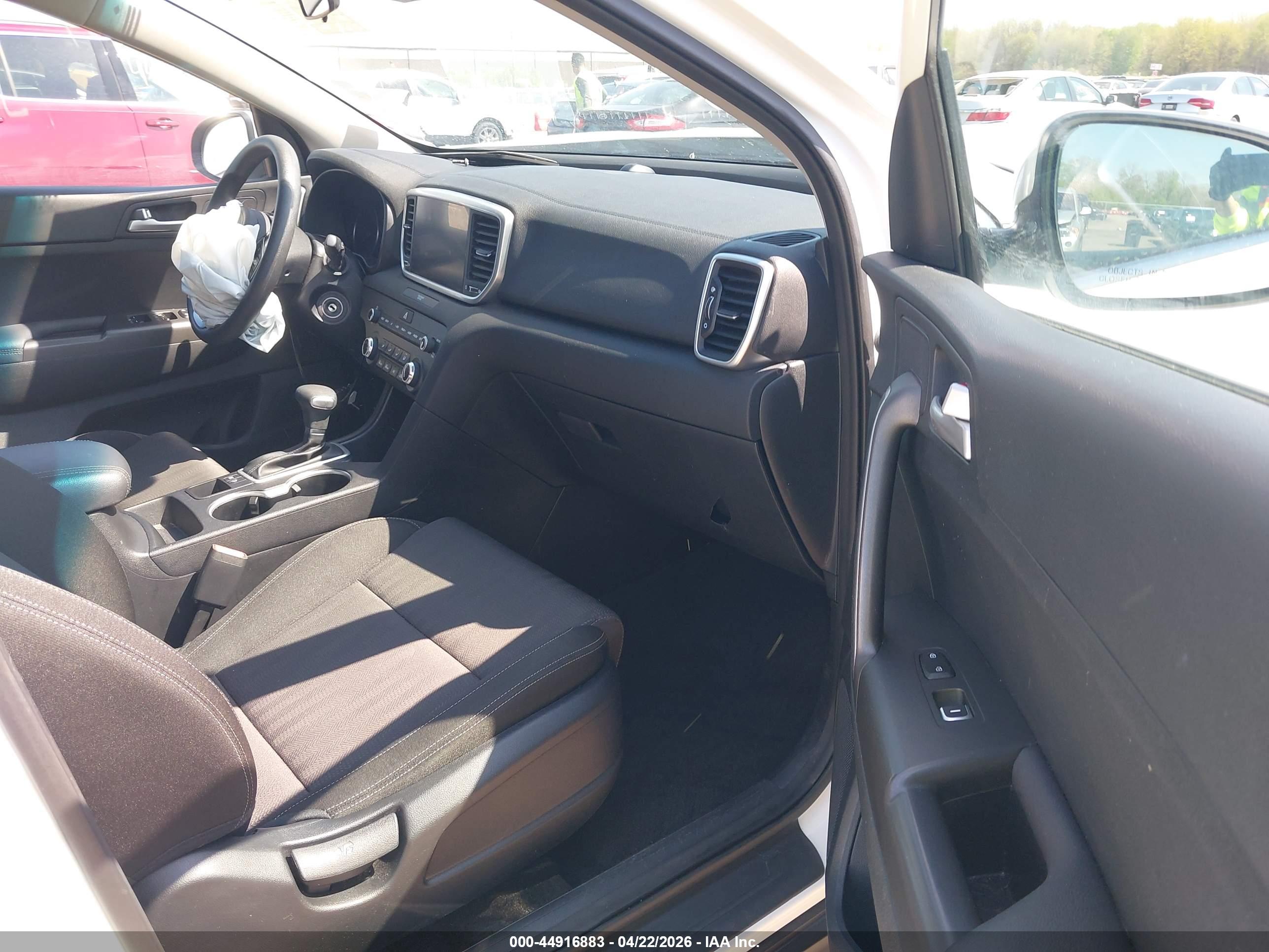 KIA SPORTAGE image 5