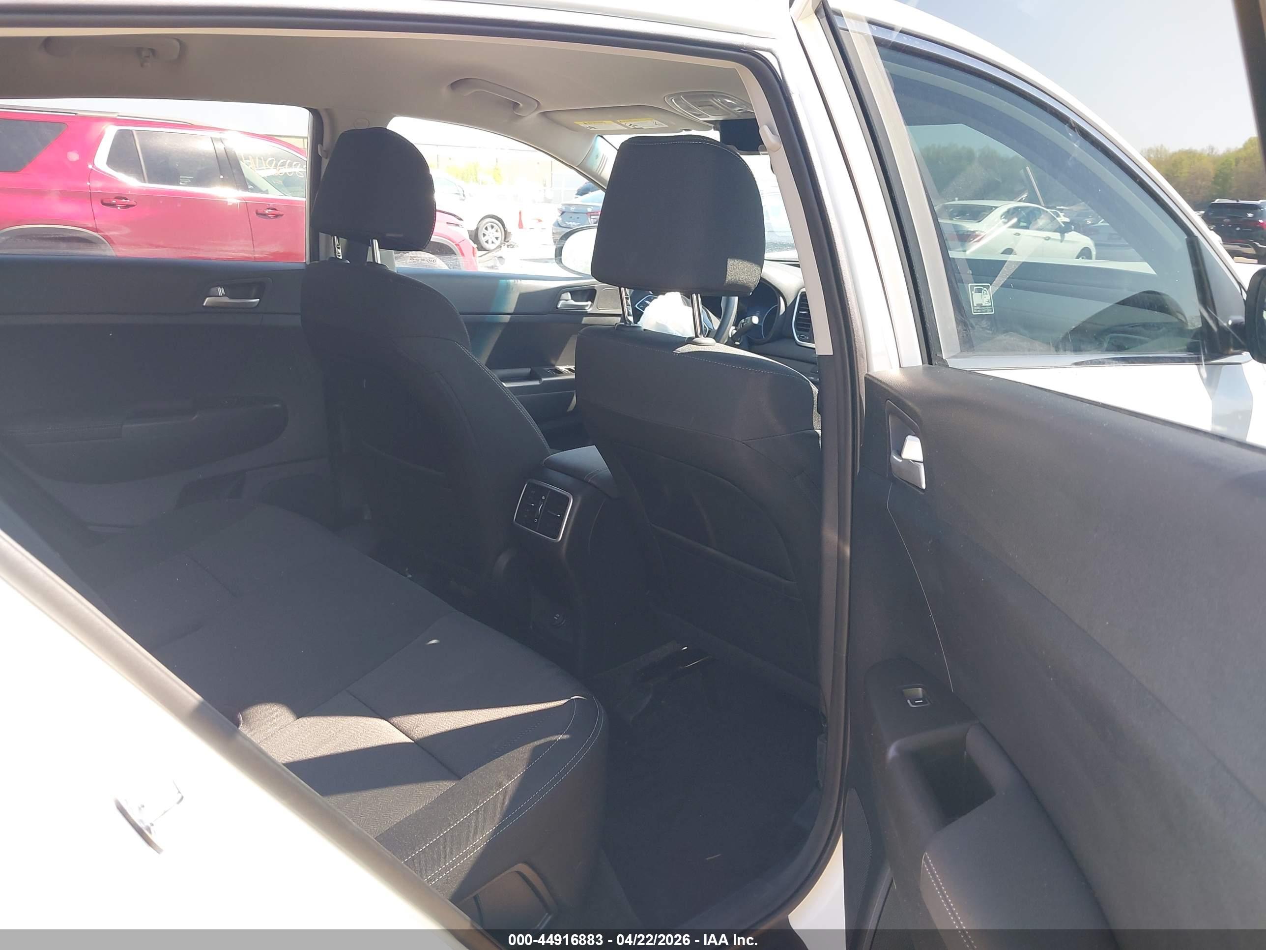 KIA SPORTAGE image 8