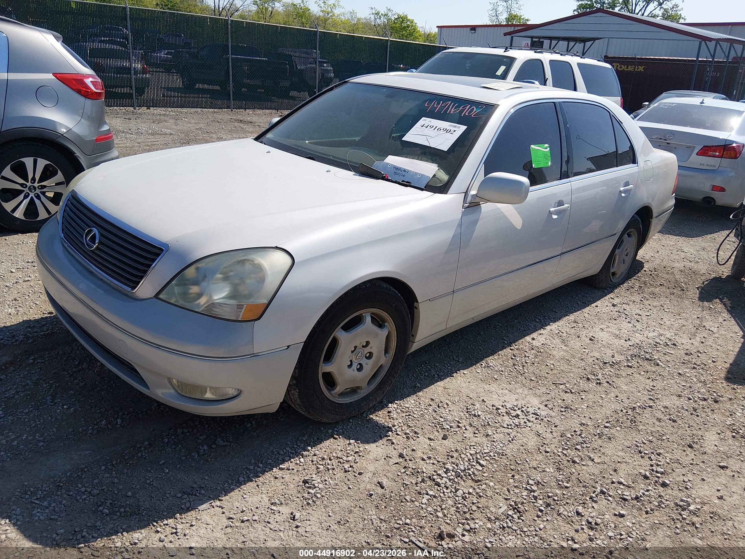 LEXUS LS image 2