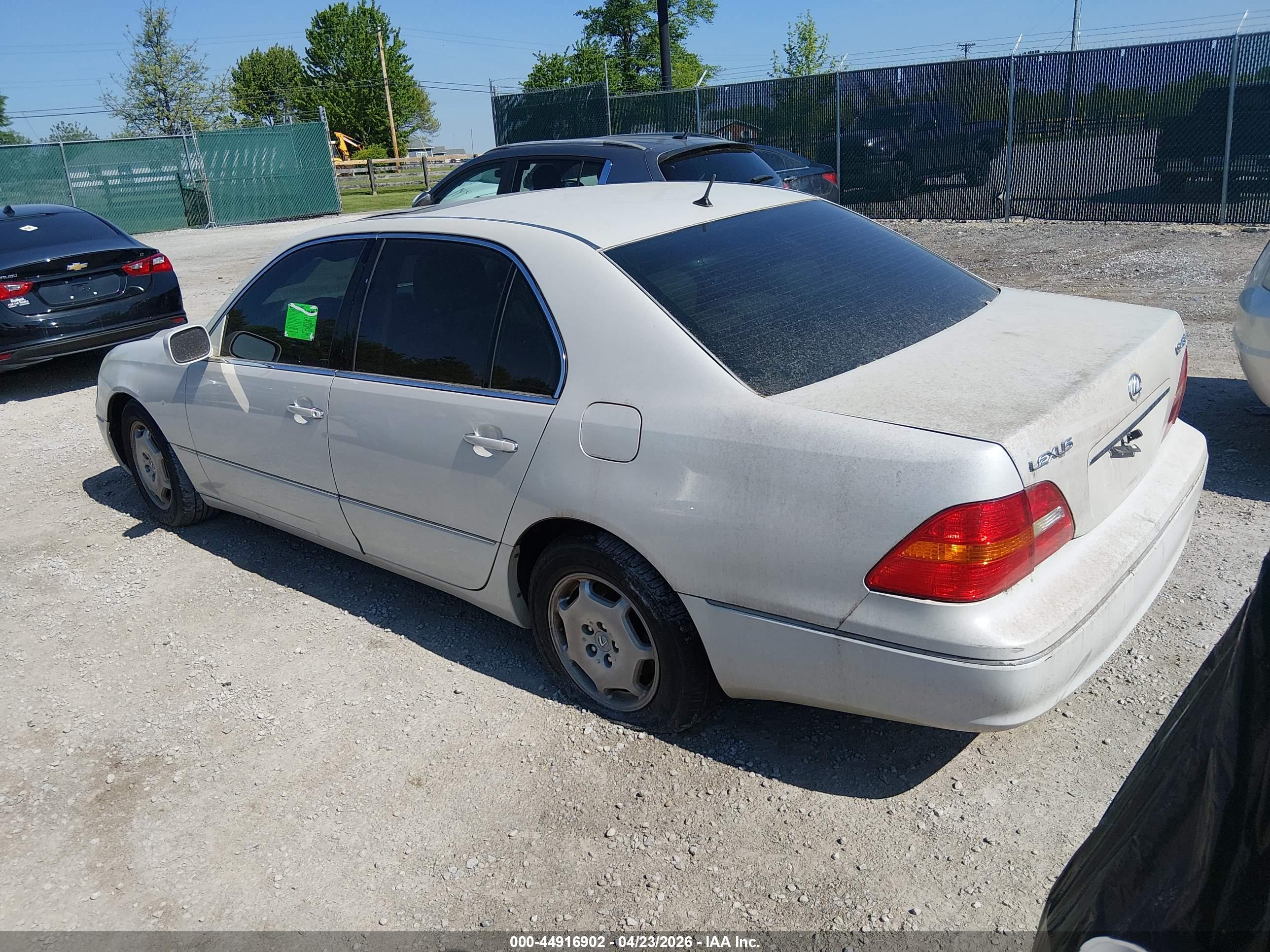 LEXUS LS image 3
