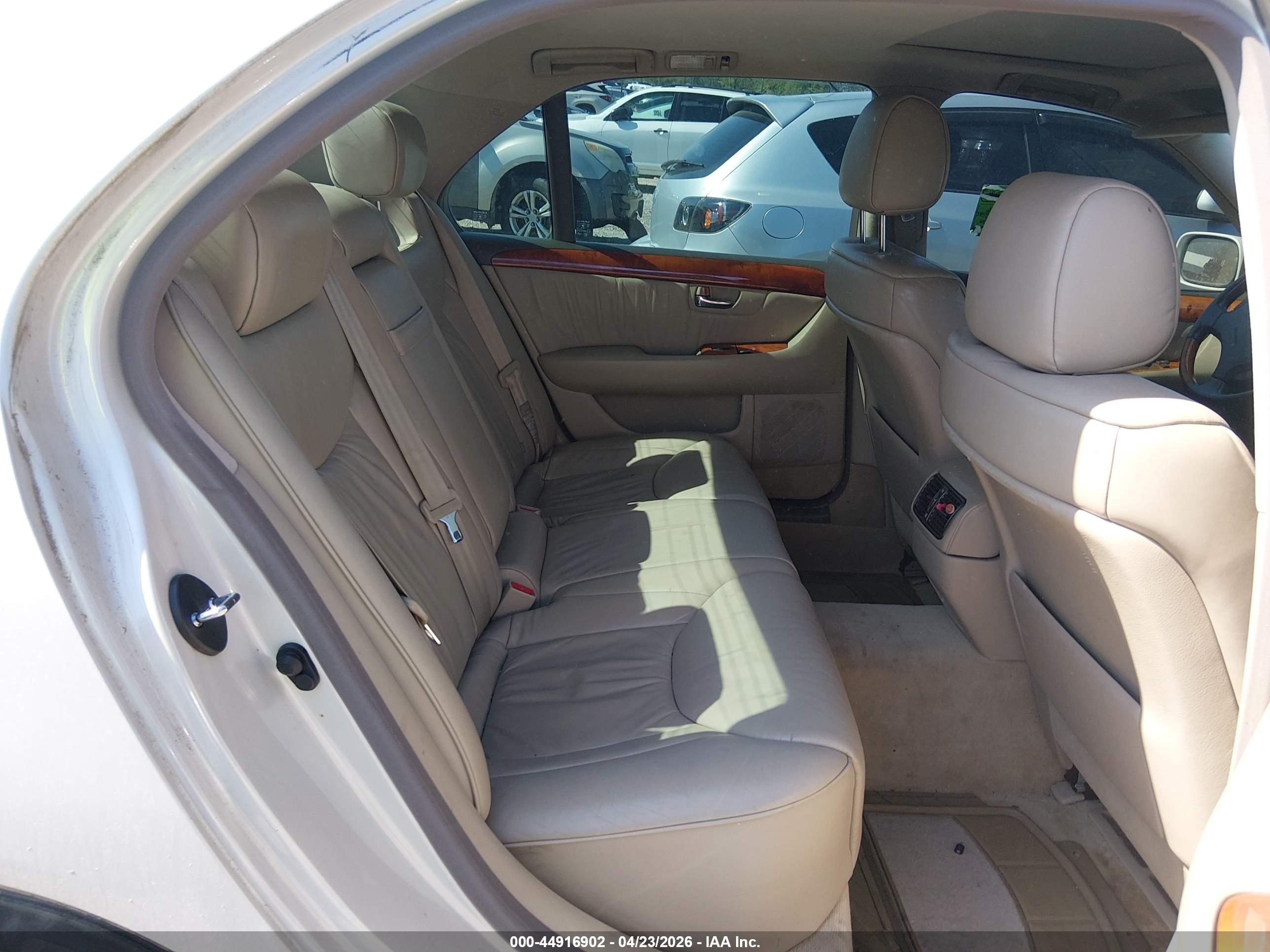 LEXUS LS image 8