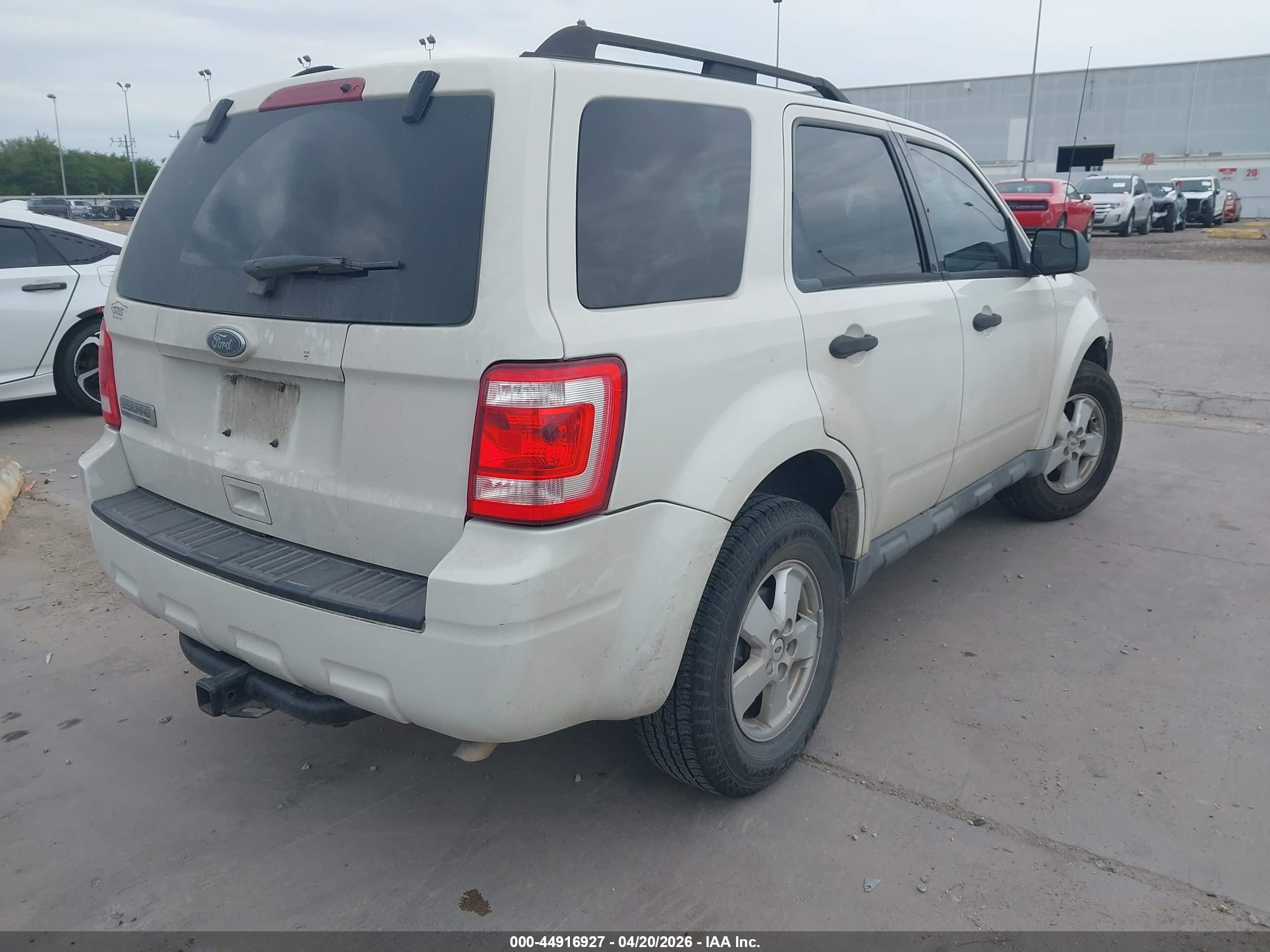 FORD ESCAPE image 4