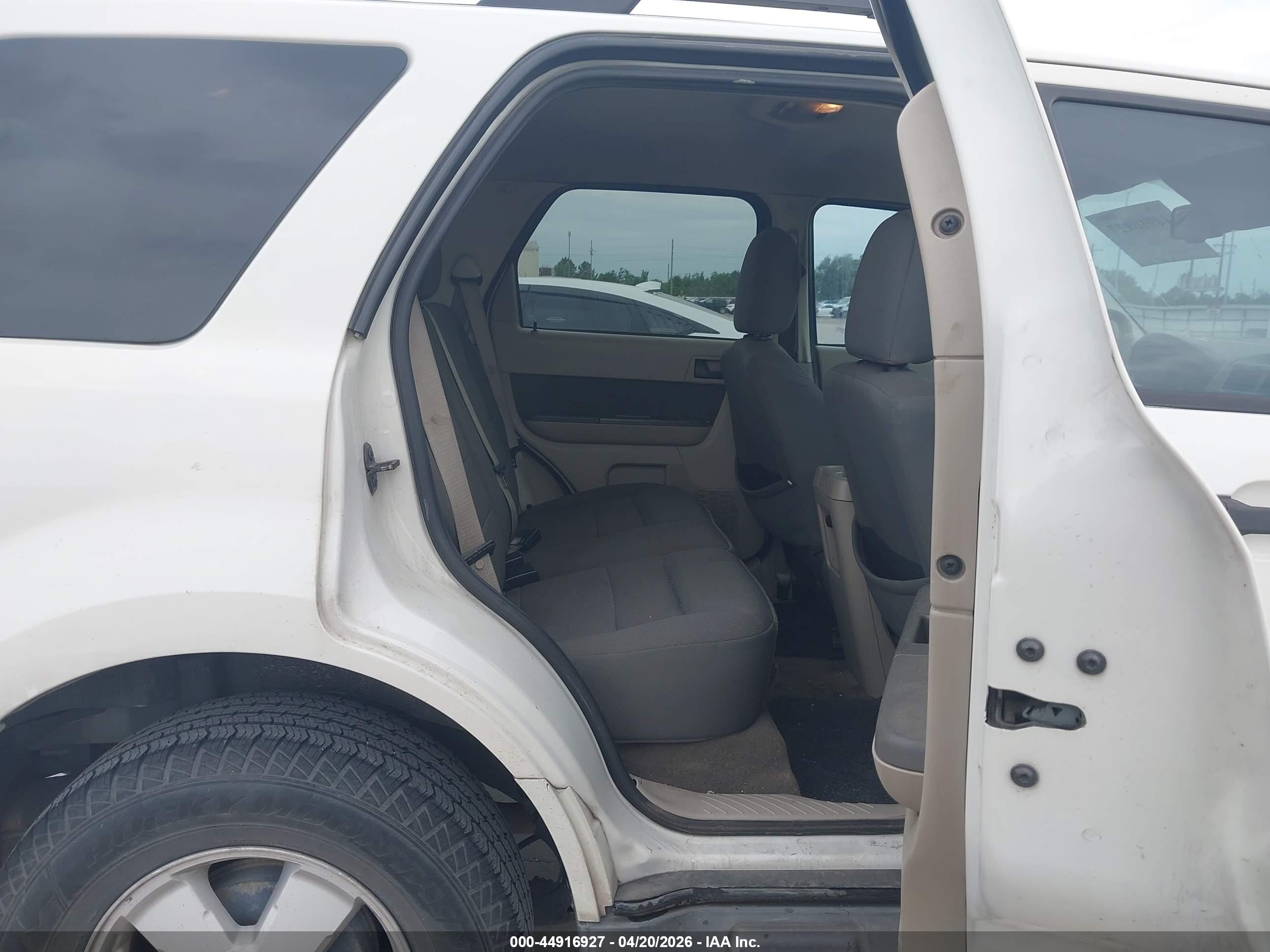 FORD ESCAPE image 8